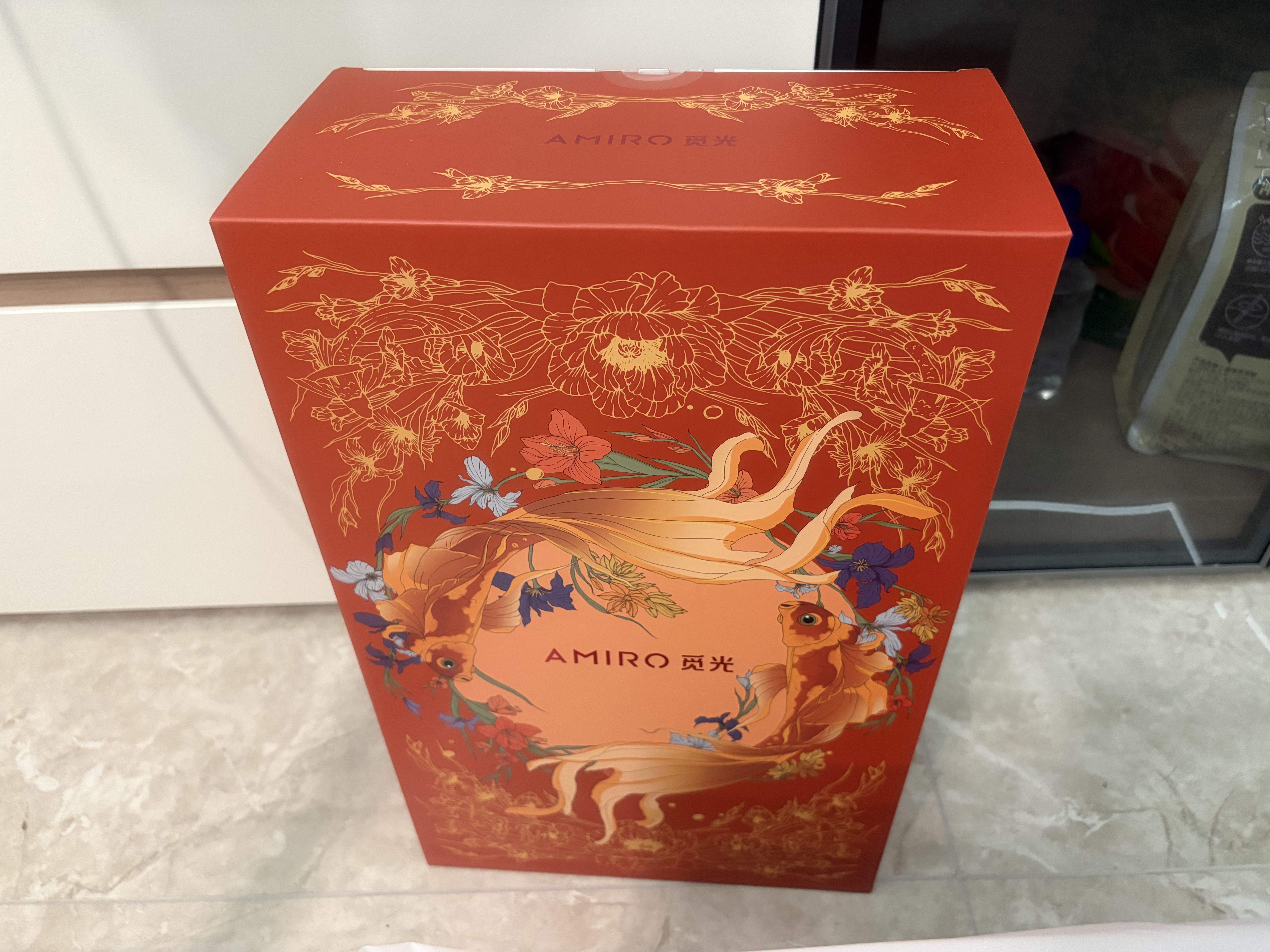 AMIRO觅光化妆镜带灯LED智能美妆镜礼盒 桌面台式梳妆镜 高清补光镜子 新婚生日礼物女士 O2 锦鲤红 实拍图