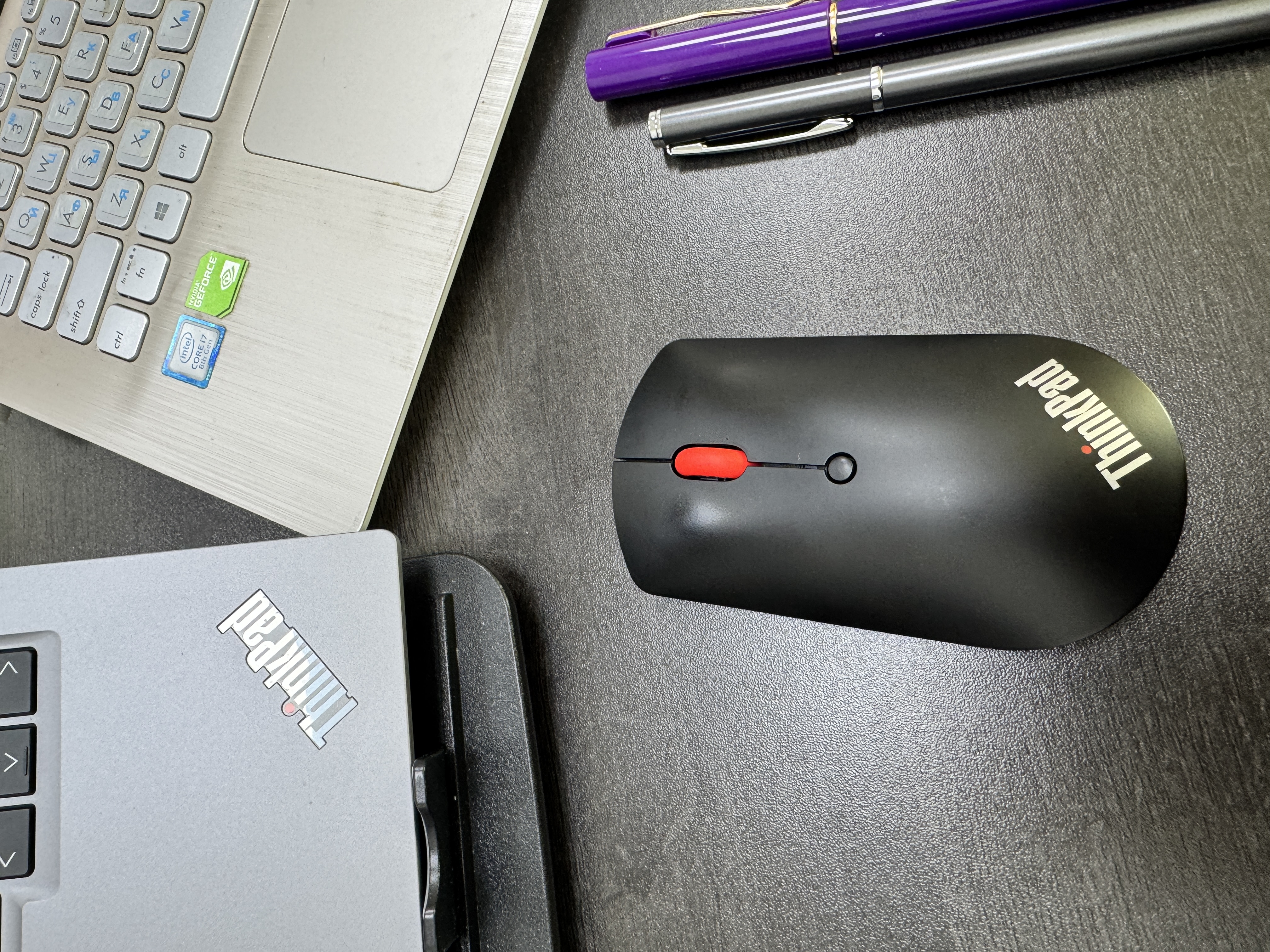 ThinkPad联想 无线蓝牙鼠标 轻静音鼠标 经典小红点 便携超轻薄时尚人体工学鼠标 适合差旅 连接2台设备 实拍图