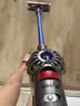 戴森（DYSON）V8 Slim Fluffy Extra SV10K家用无线手持吸尘器轻量除螨强大吸力车载30天价保吸猫毛中秋节礼物 实拍图