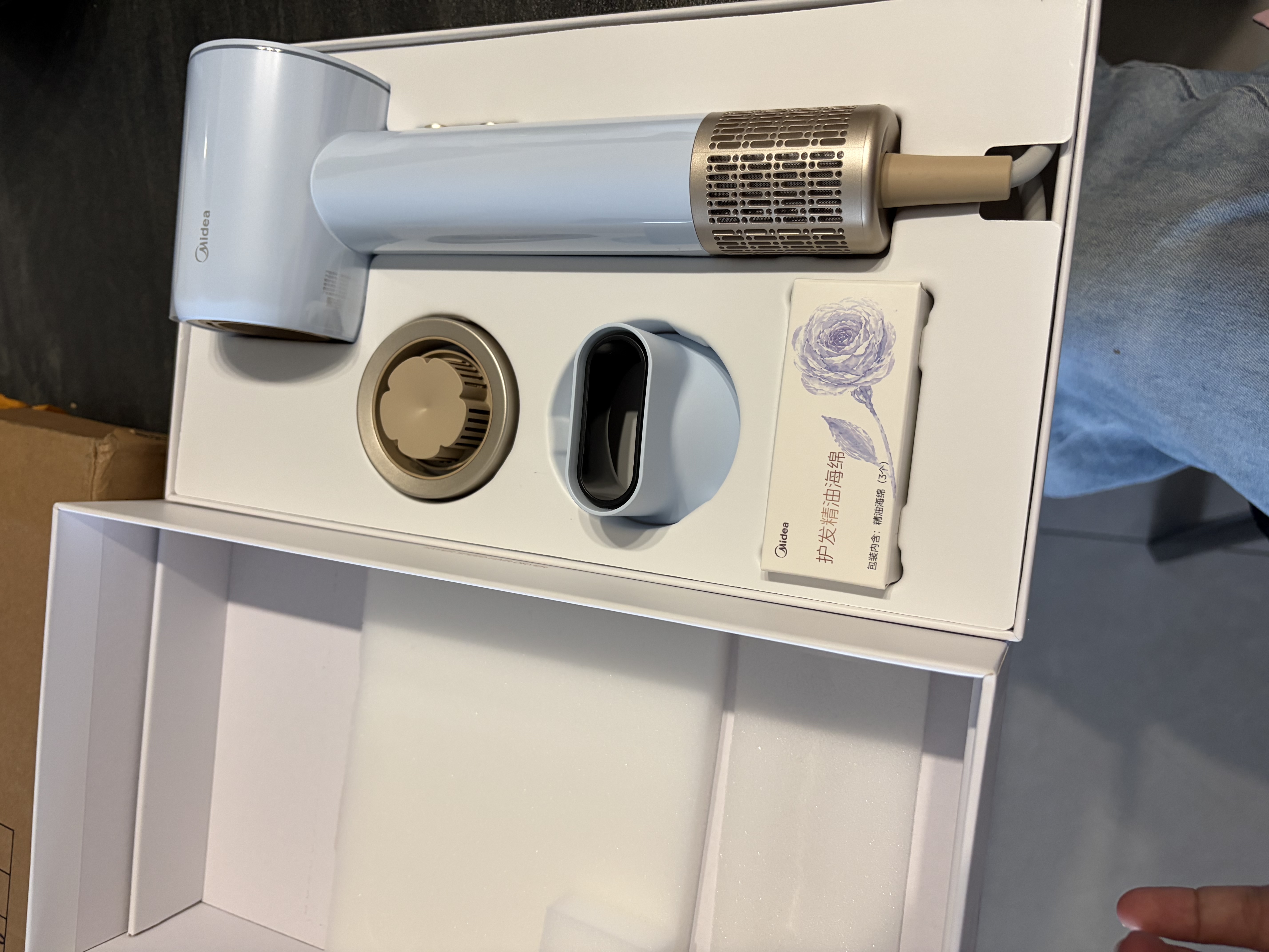 美的（Midea）【晒单返30】高速吹风机新品 66亿等离子护发电吹风家用速干大功率负离子精油润养FG301国庆节礼物 实拍图