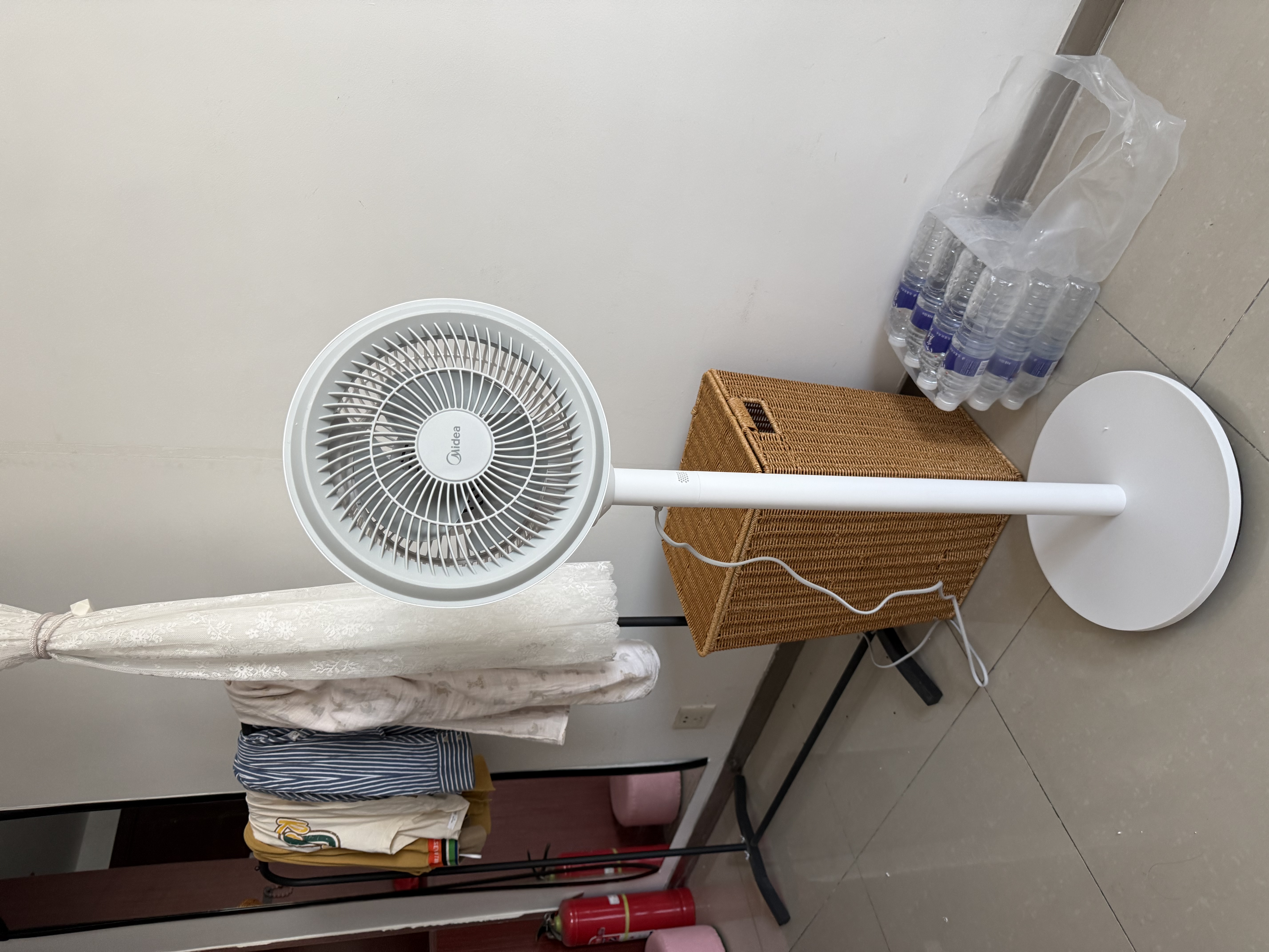 美的（Midea）【暴风循环】空气循环扇大风量电风扇落地扇轻音家用台式摇头卧室节能小风扇柔风轻羽扇 FGA24TQ 实拍图