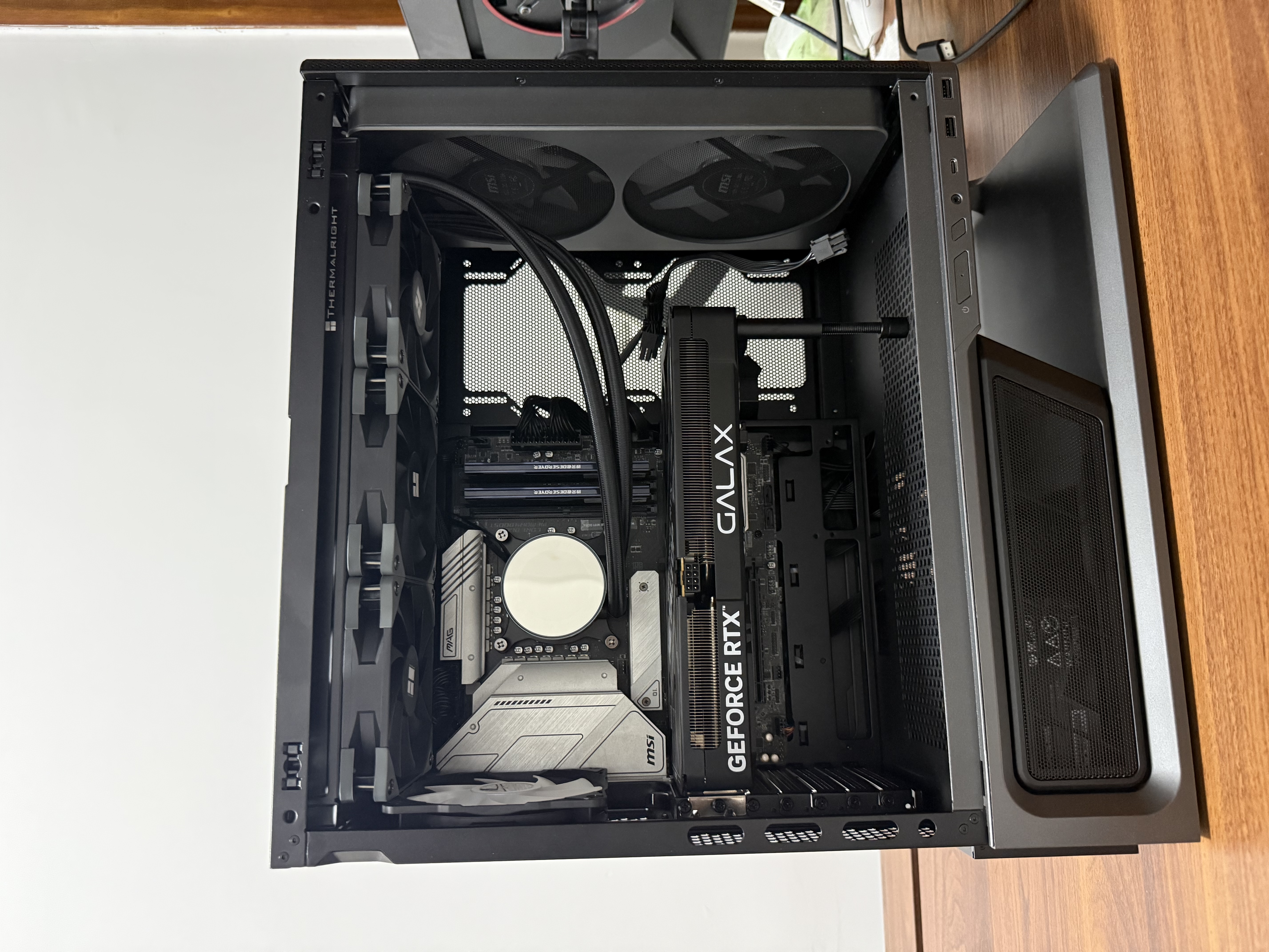 微星（MSI）维斯塔MPG VIXTA 300R AIRFLOW PZ台式机电脑机箱（梯形底座设计/支持背插主板/预装3把ARGB风扇） 实拍图