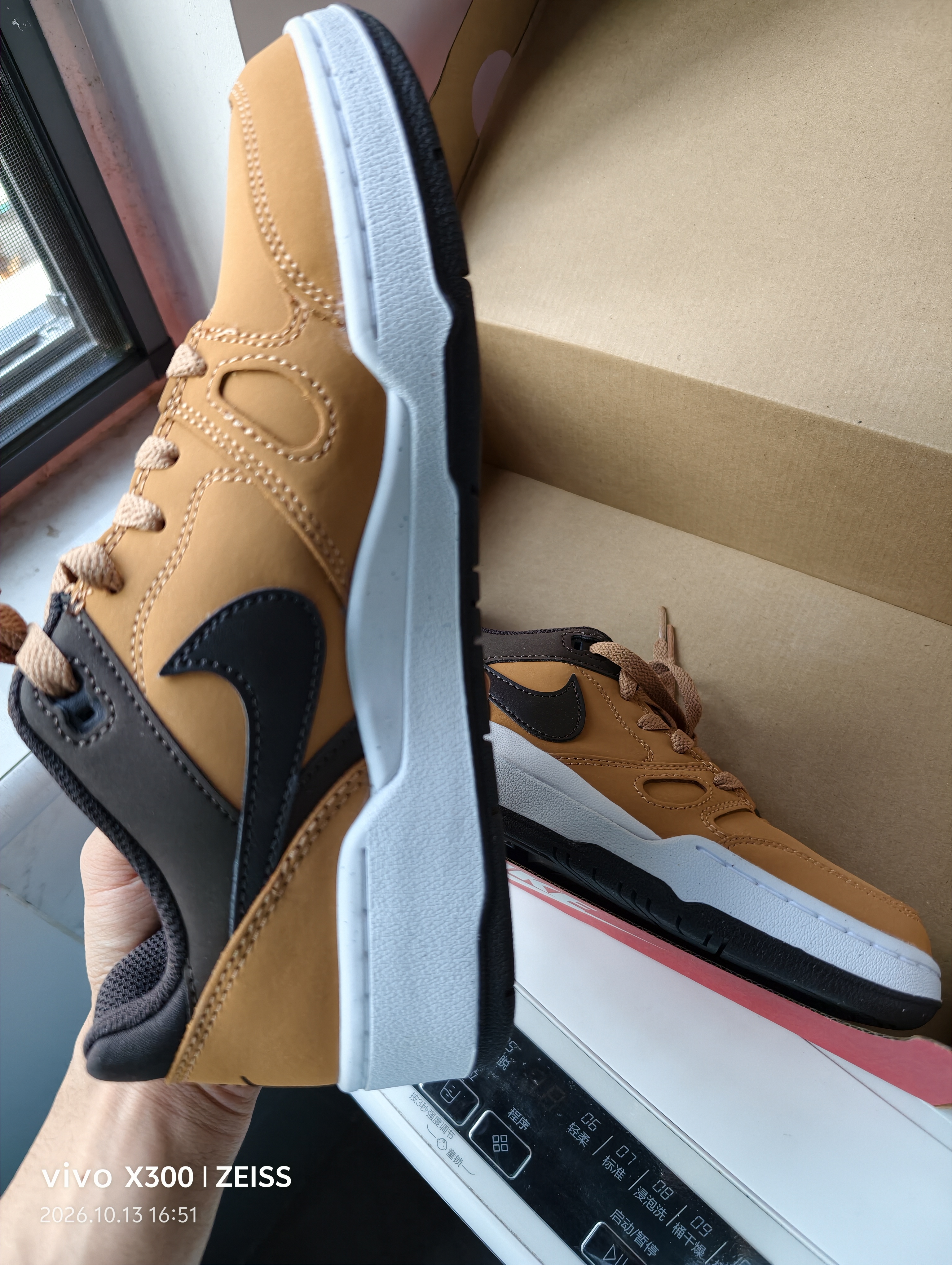 耐克（NIKE）NIKE休闲鞋男子经典减震FULL FORCE运动鞋HF7734-200棕白40 实拍图