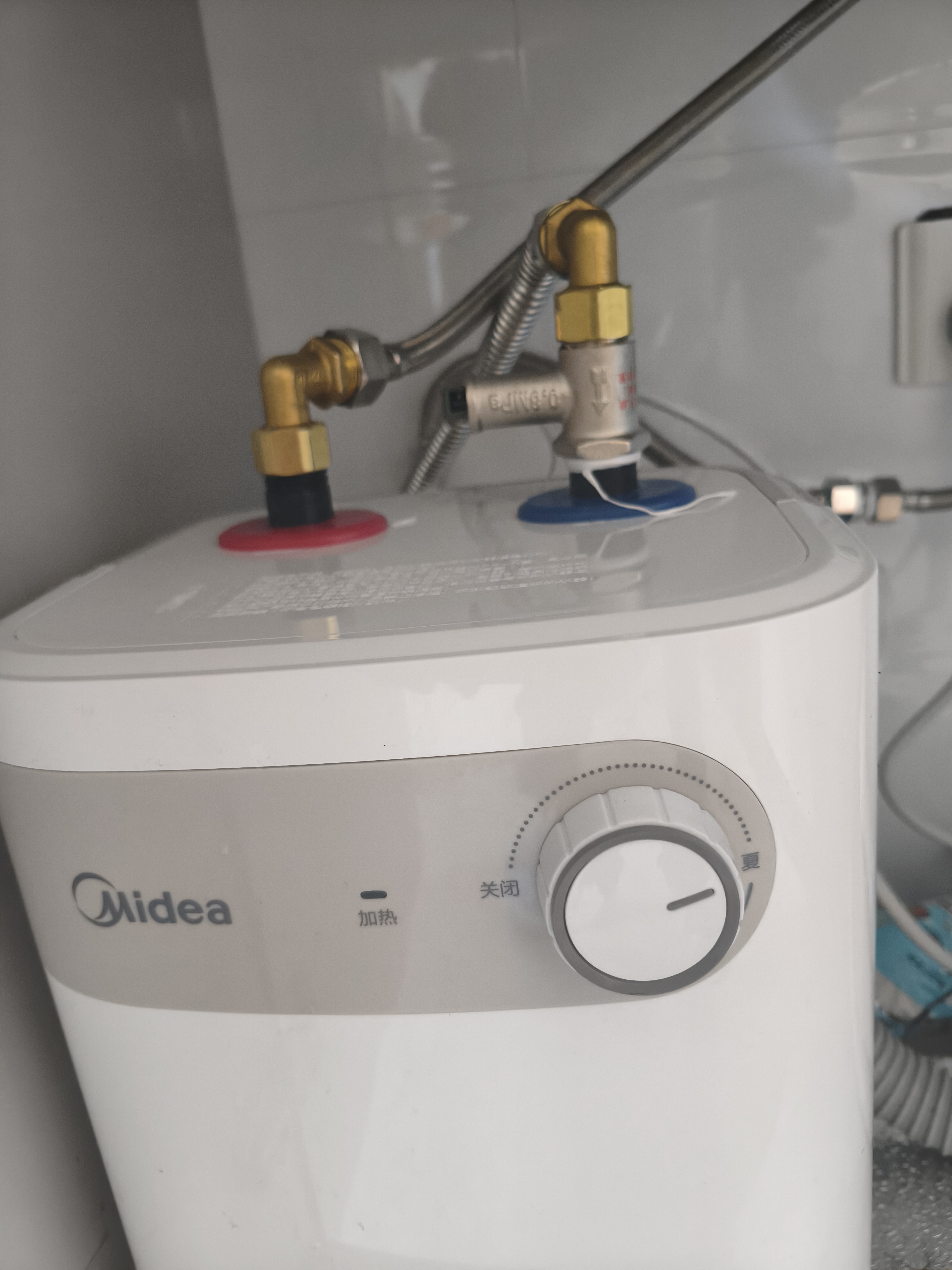 美的（Midea）【珐琅无缝内胆】5升储水式电热水器小厨宝家用洗碗洗菜安全1650W速热厨房台下热水宝F05-15A1(S) 实拍图
