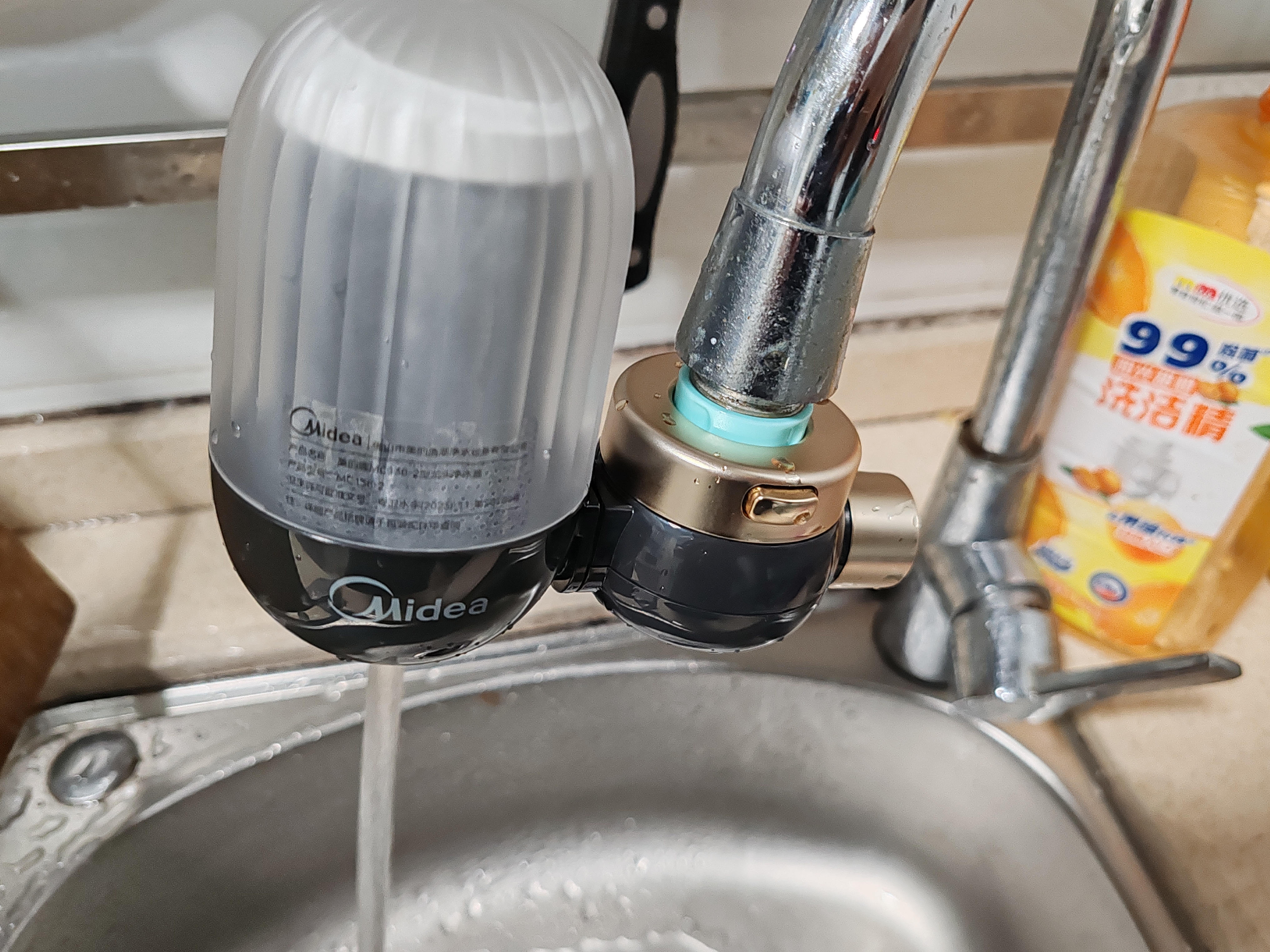 美的（Midea）水龙头过滤器家用厨房自来水净水器 活性炭12级精滤 可清洗 除氯除异味除垢 通用安装前置滤水器 2芯装【2年免换芯】活性炭增强版滤芯 实拍图