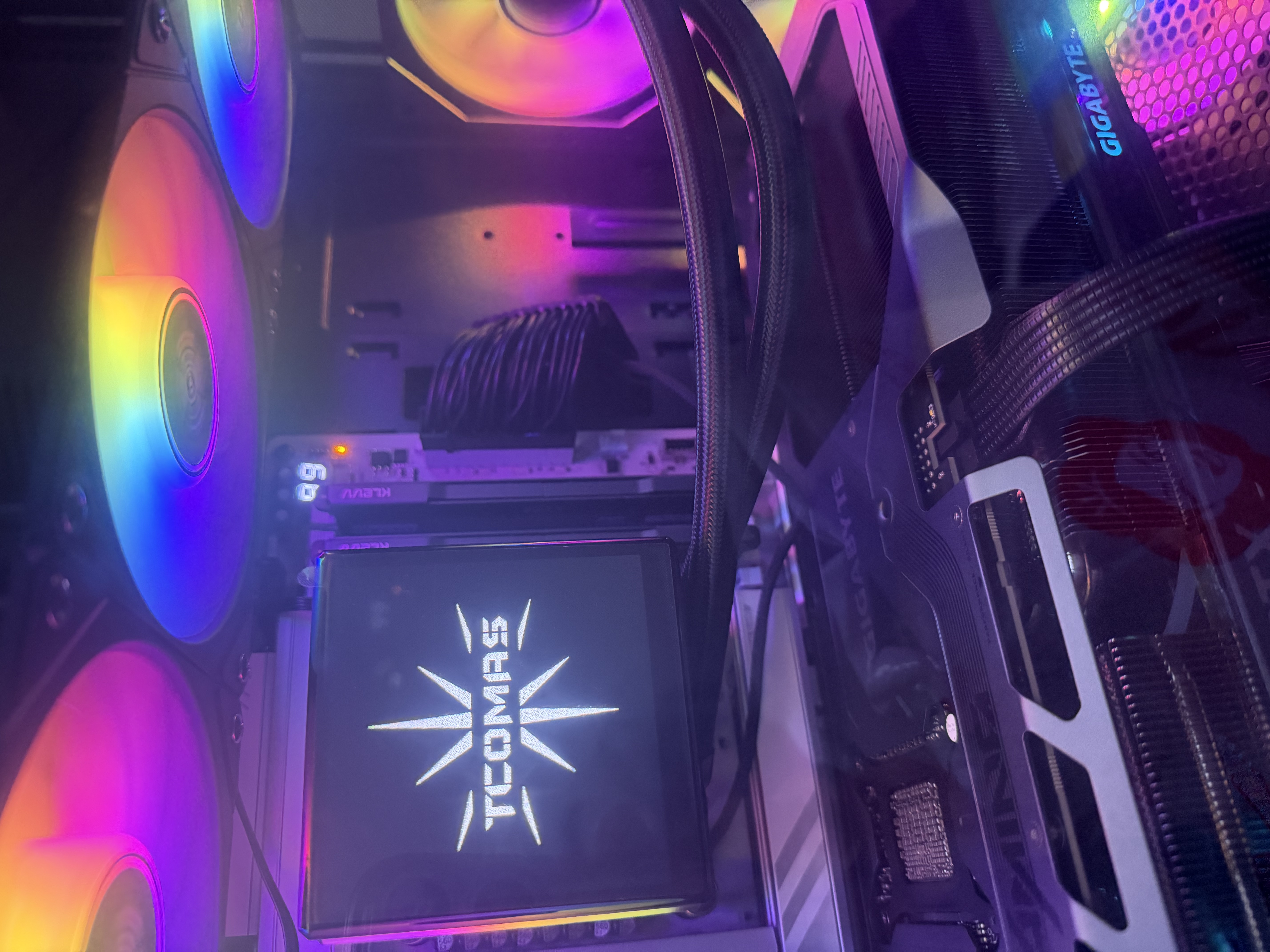 TCOMAS钛钽LG600 360黑色一体式CPU水冷散热器 3.95英寸IPS屏幕 ARGB光效 支持intel/AMD 实拍图