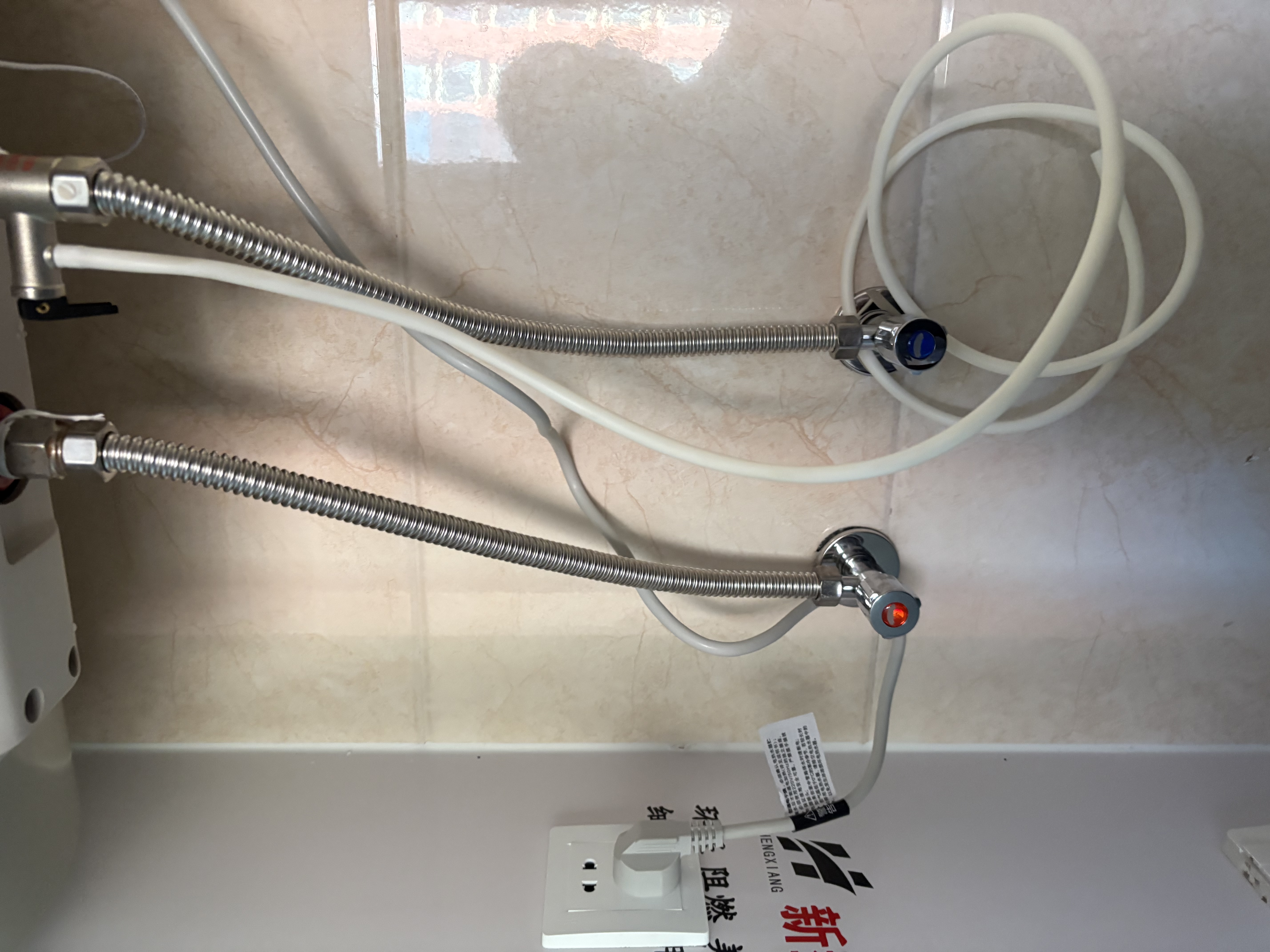华凌美的出品储水式家用电热水器40升出租屋大功率速热节能加长防电墙F4020-KY1(H) 实拍图