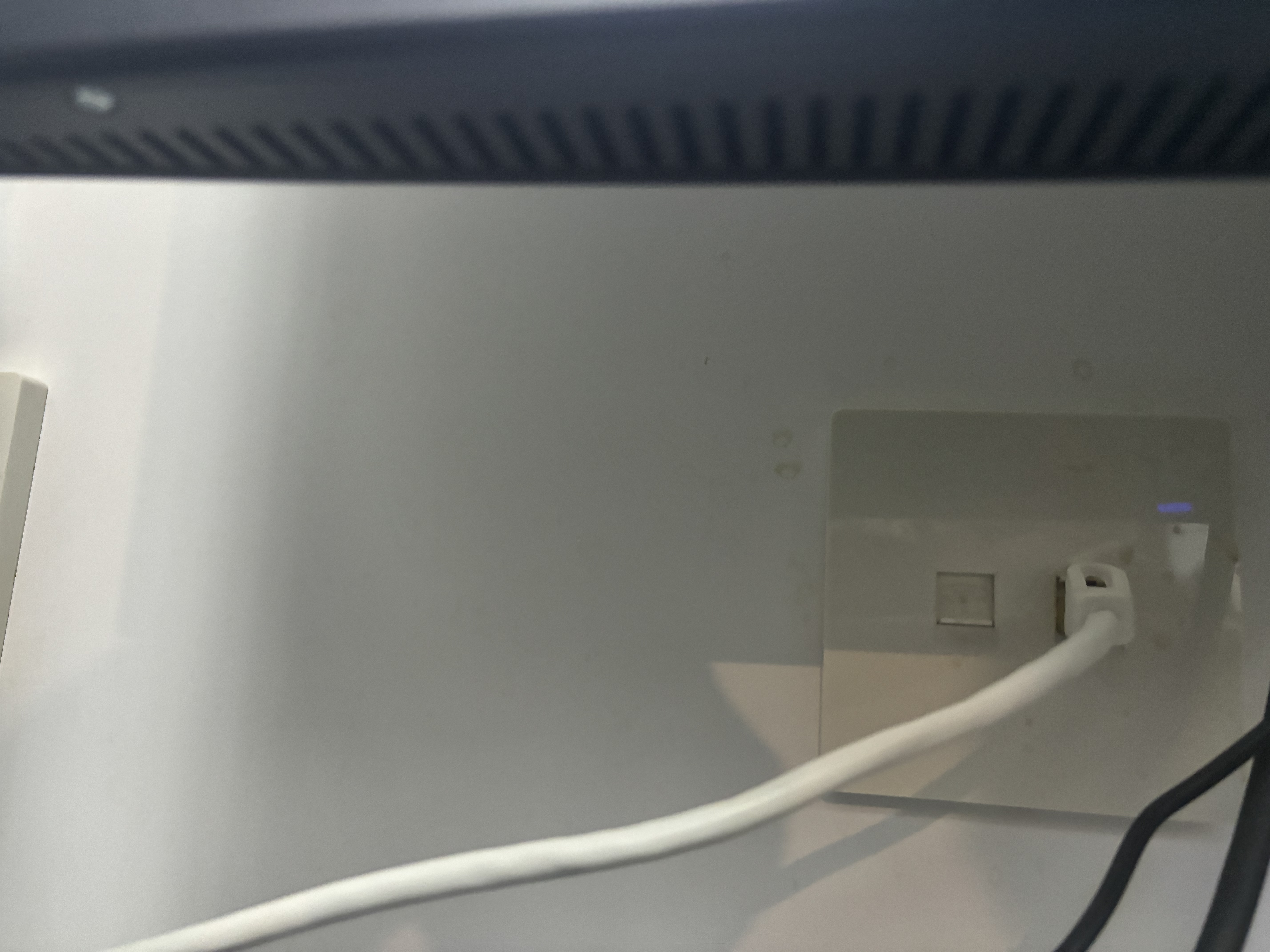 泰坦军团24.5英寸双侧入光技术 300Hz DyDs0.5ms响应 HDR500 耳机挂架 硬件低蓝光不闪屏 电竞显示器KG257H 实拍图