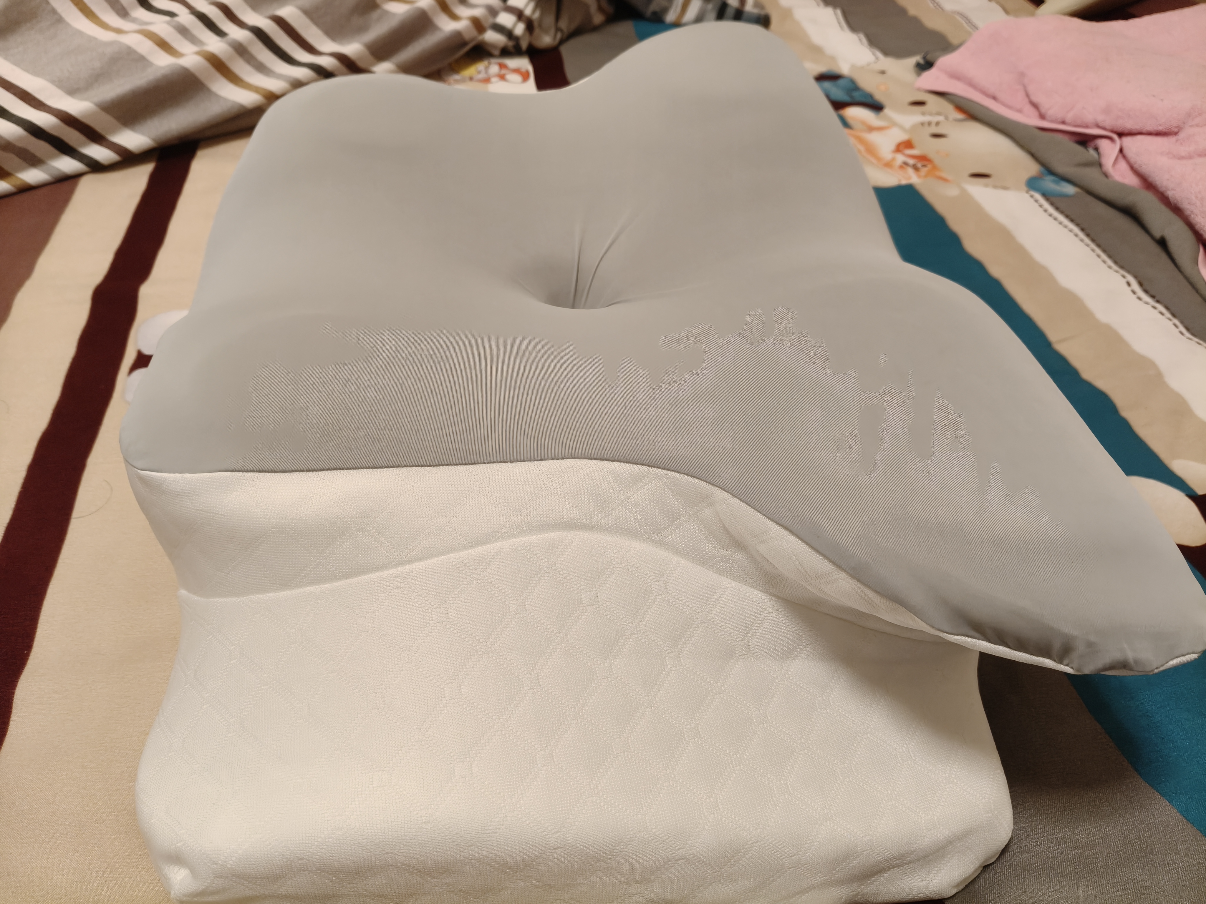 京严枕头颈椎记忆枕头护颈枕颈椎病专用枕蝴蝶助眠深度睡觉成人侧睡枕 升级款【美国亨斯迈记忆棉】专利4D助眠 单只 柔软包裹 | 侧睡不压脸 | 可拆洗 实拍图