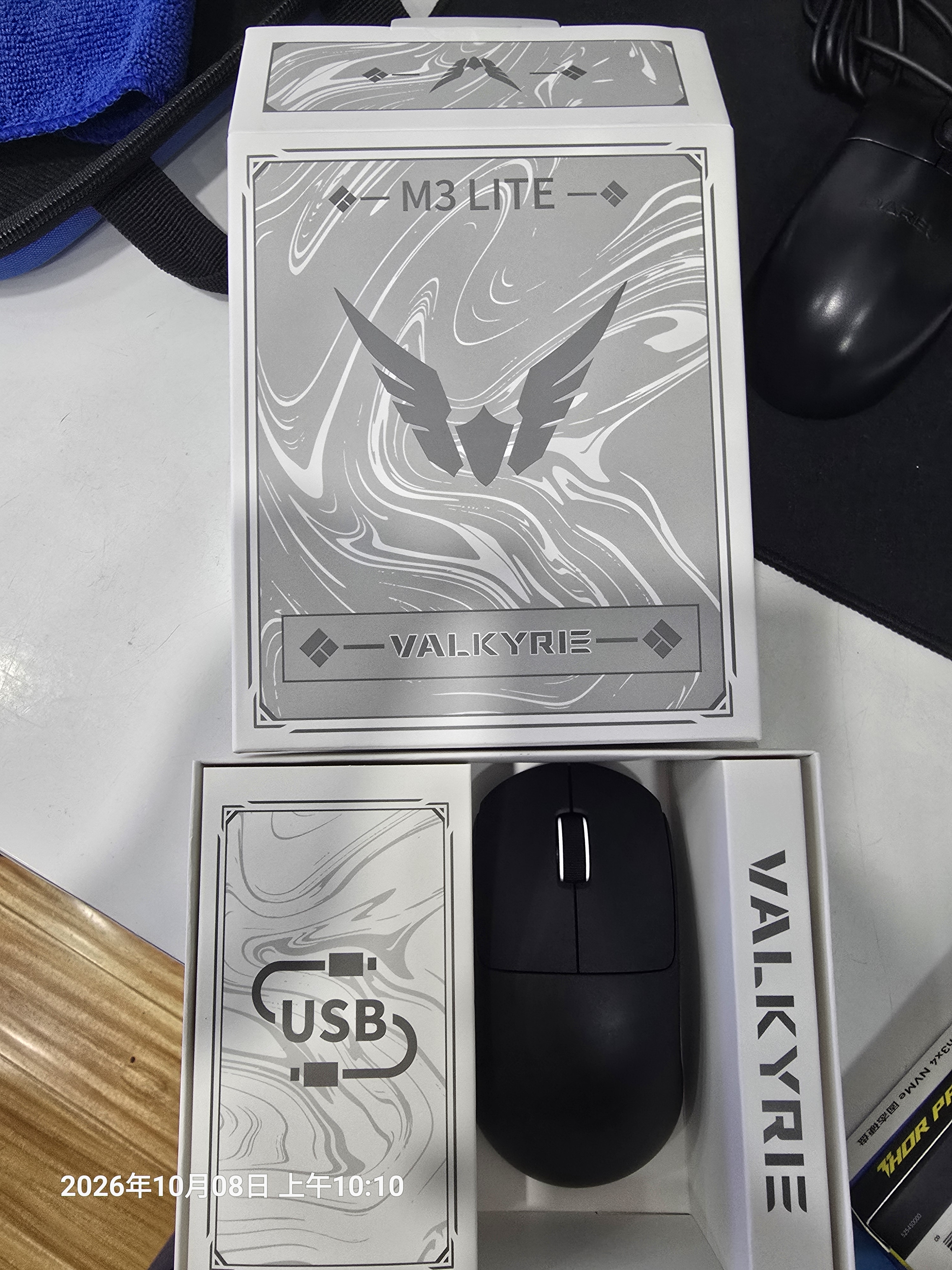 瓦尔基里（VALKYRIE）VK M3 有线/2.4G/蓝牙三模电竞鼠标 8K无线接收器 40g轻量化 对称收腰电竞鼠标618 VK M3 Lite 白+防滑贴 实拍图