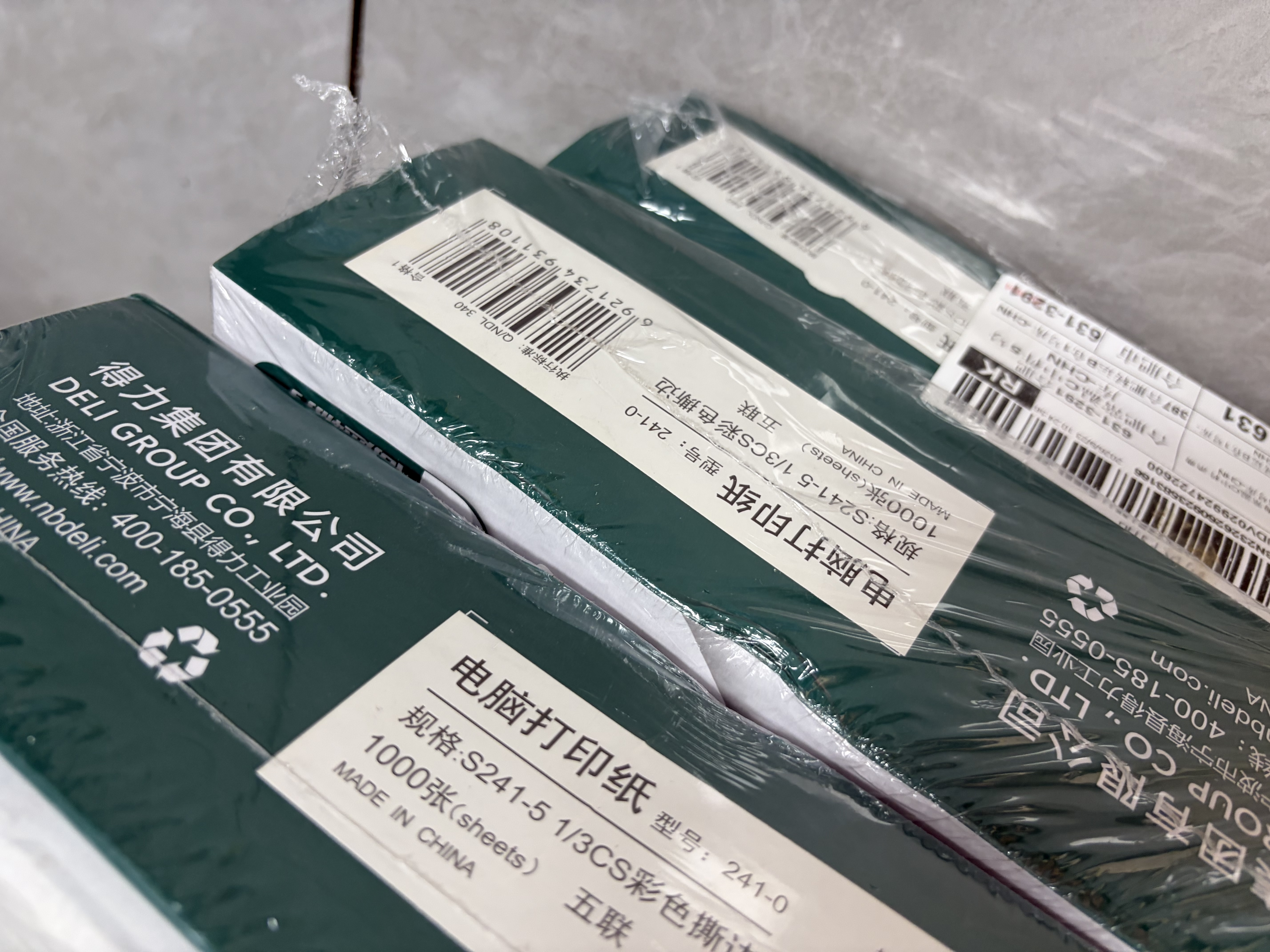 得力（deli）珊瑚海五联三等分可撕边针式打印纸电脑打印纸 彩色(白红蓝绿黄)财务发票1000页/箱241-5-1/3CS 实拍图