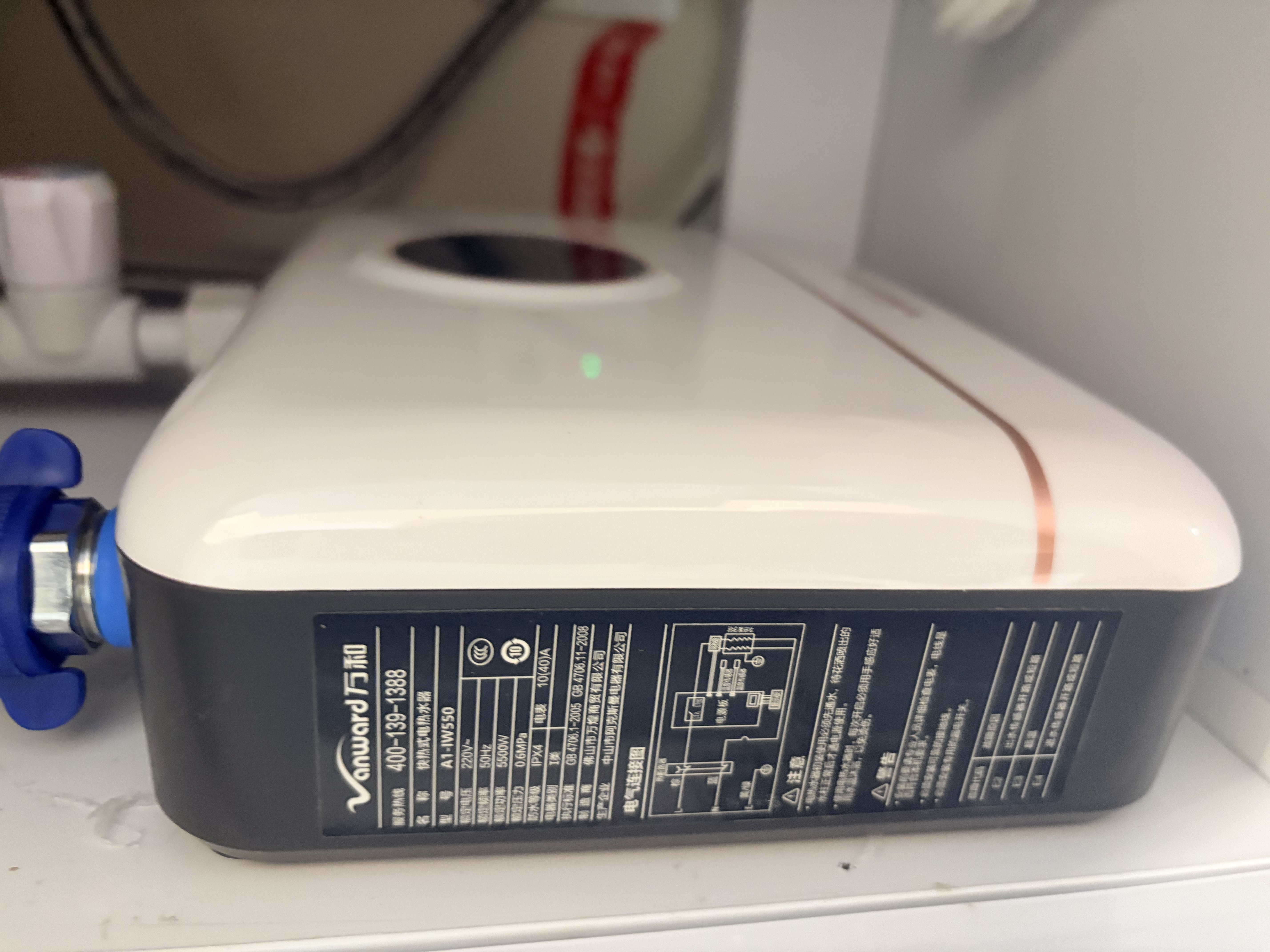 万和（Vanward）即热式电热水器小厨宝5500W迷你家用电热水加热器省电集成免储水不限水量过水热水宝 5500W 月牙白+小厨宝+配件礼包 实拍图