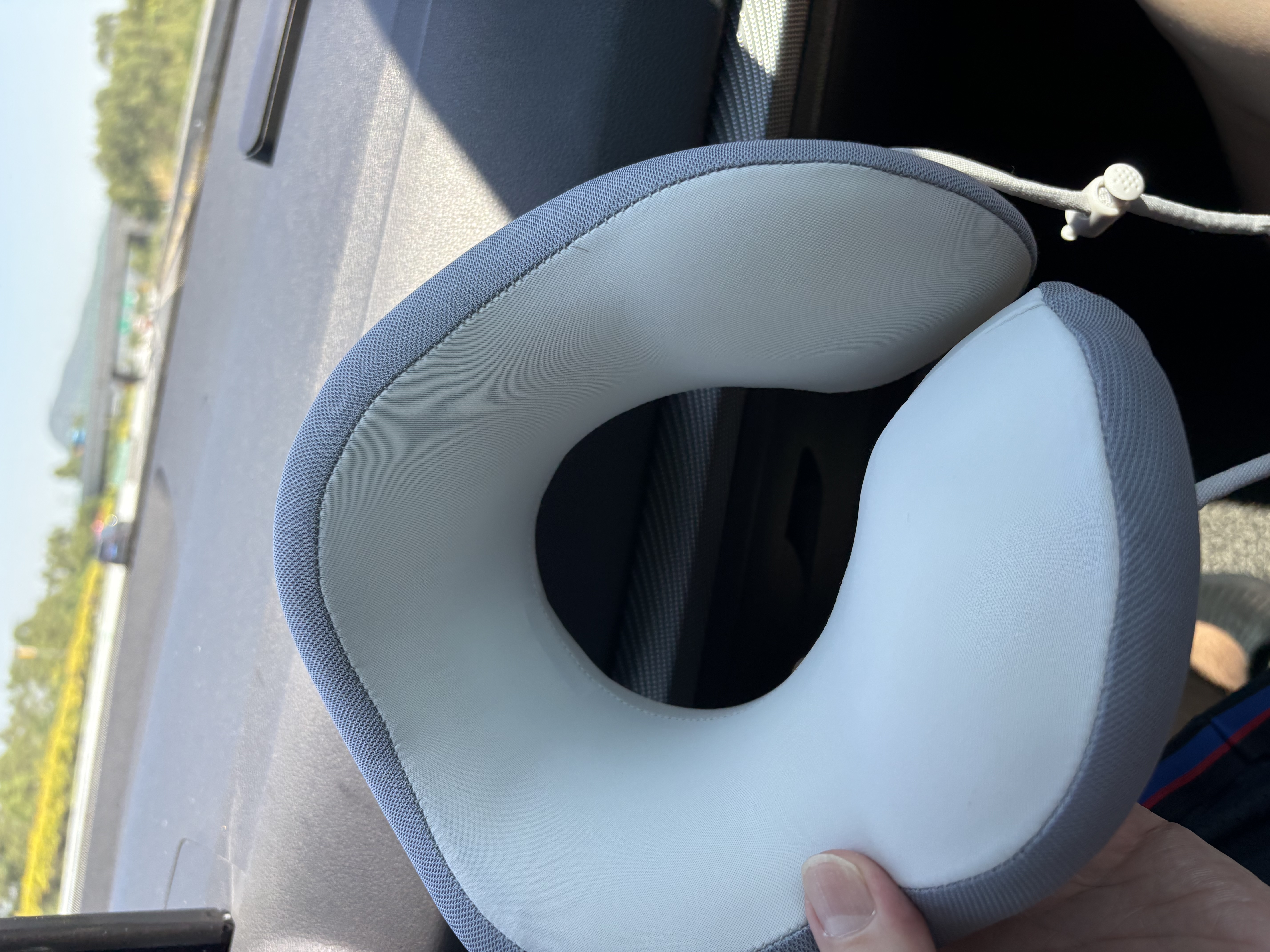 名创优品（MINISO）灰色透气款稳睡旅行U型枕记忆棉午睡枕办公室午休靠枕飞机颈枕 实拍图