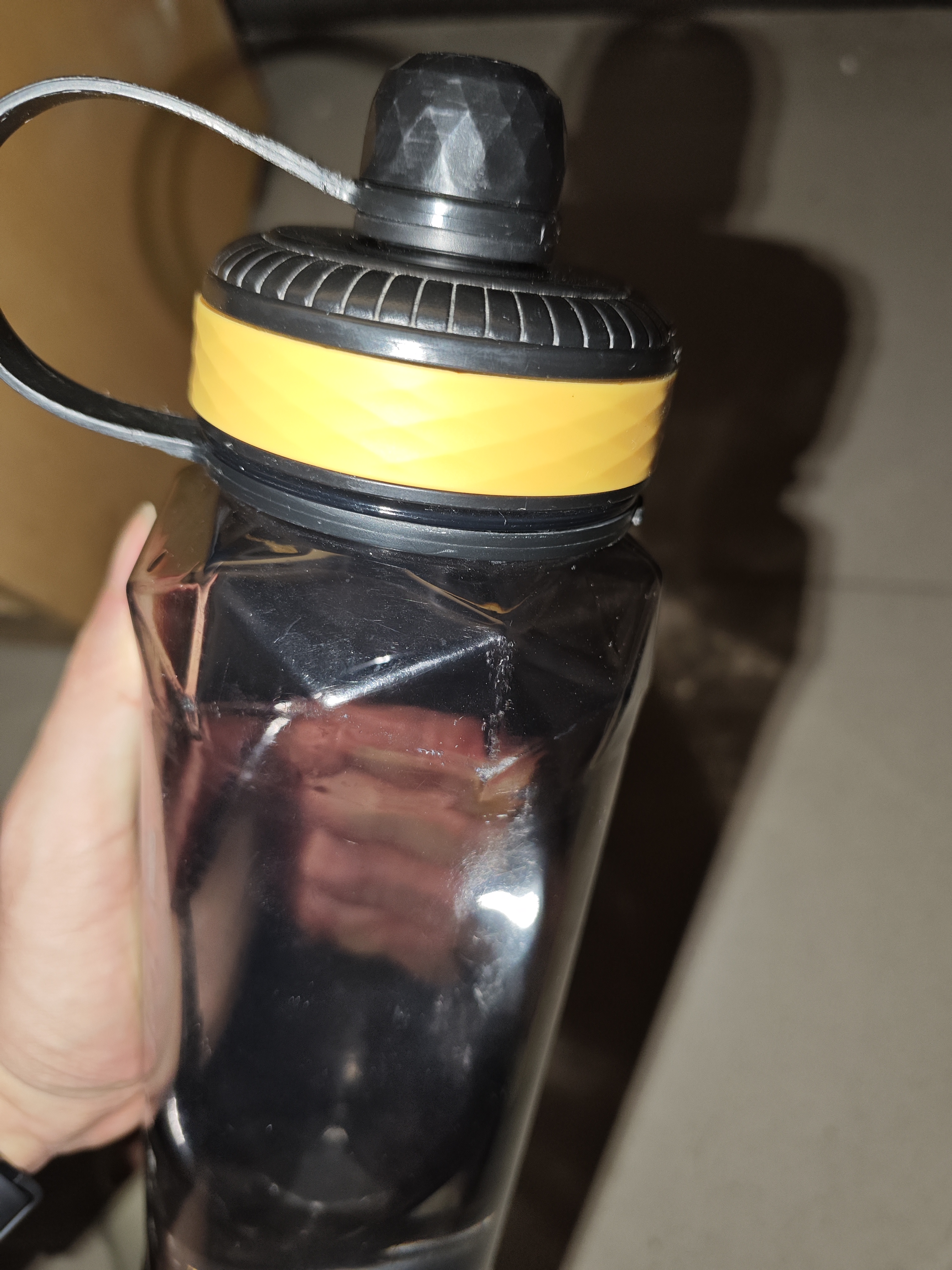 富光 运动水杯大容量塑料杯男太空杯户外便携学生耐高温热大号水杯子 极夜黑【3倍加厚+滤网】1400ml 实拍图