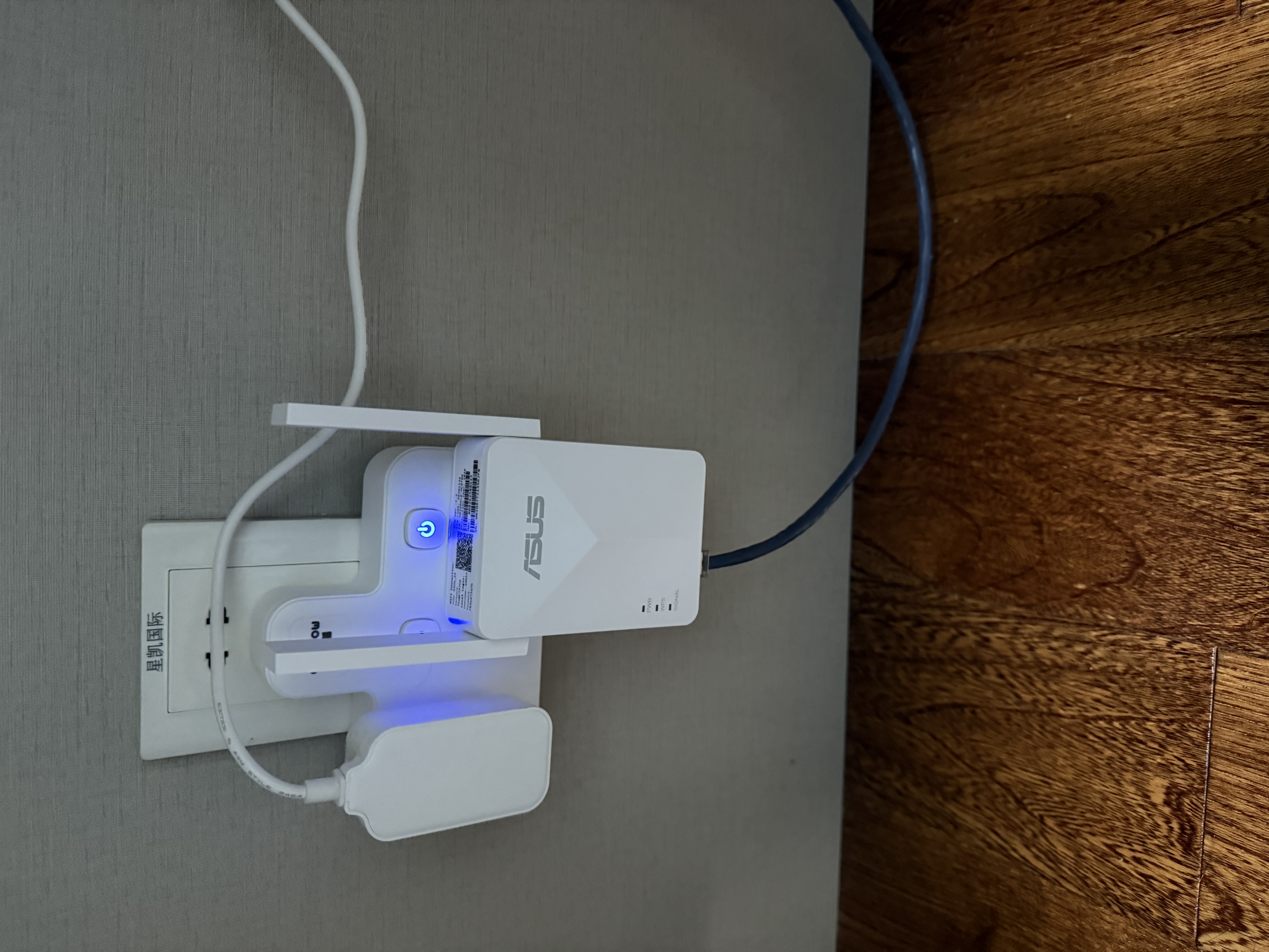 华硕（ASUS）小飞侠Air WiFi6信号放大器双频1500M无线信号增强路由器Wi-Fi无线信号扩展器 中继器RP-AX50 实拍图