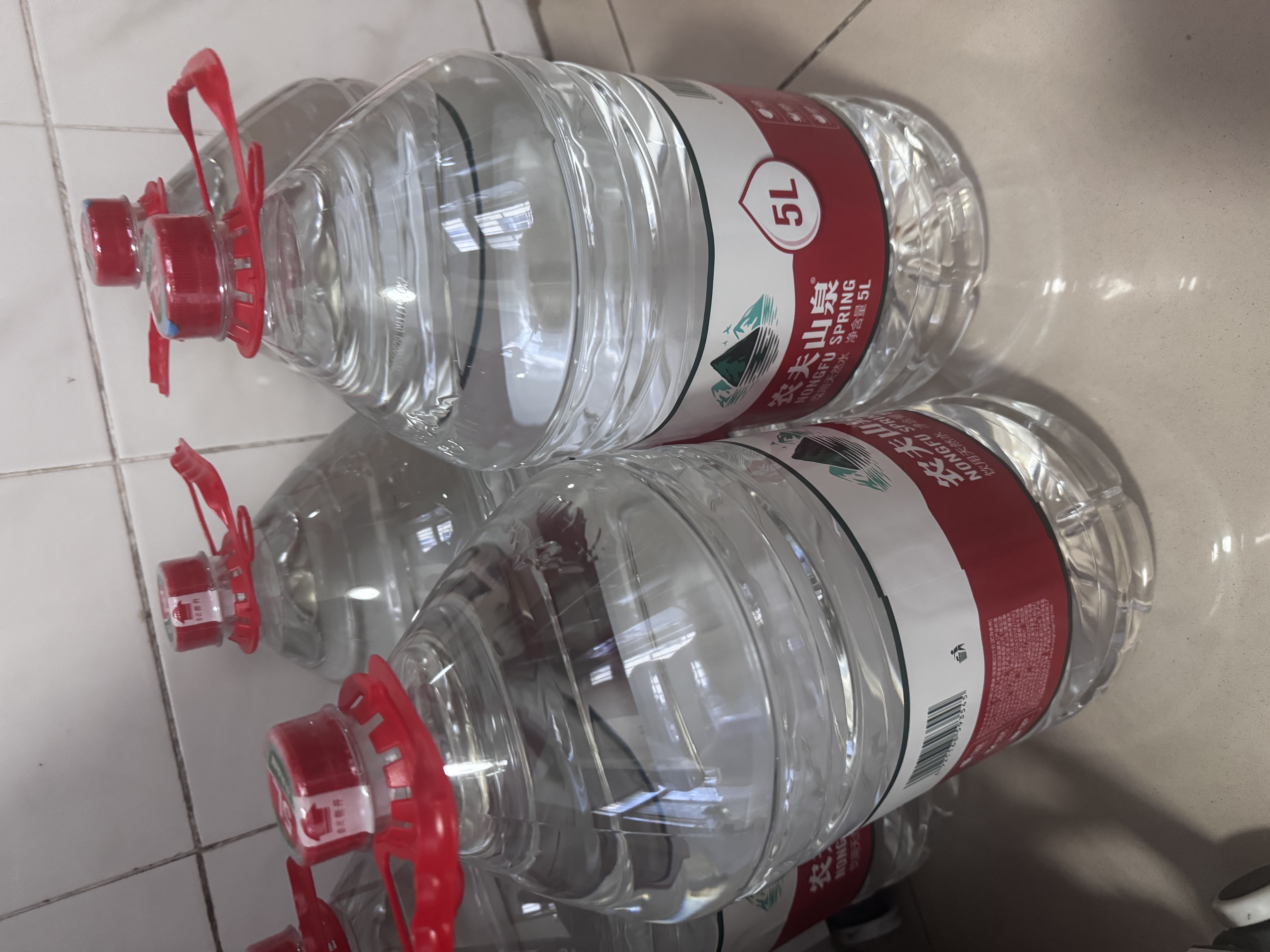 农夫山泉饮用水 饮用天然水5L*4桶 整箱装 桶装水塑膜随机包装 实拍图