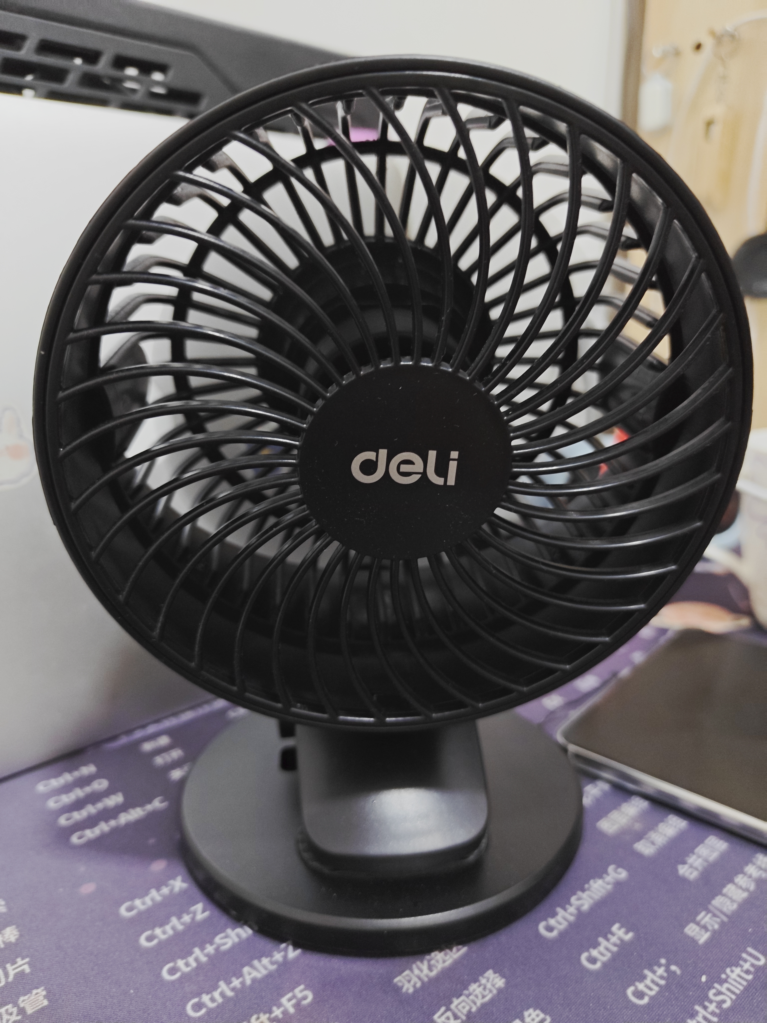 得力USB桌面风扇迷你轻音小电风扇家用卧室学生宿舍风扇办公室台式桌面扇台夹扇儿童节礼物 3688黑 实拍图