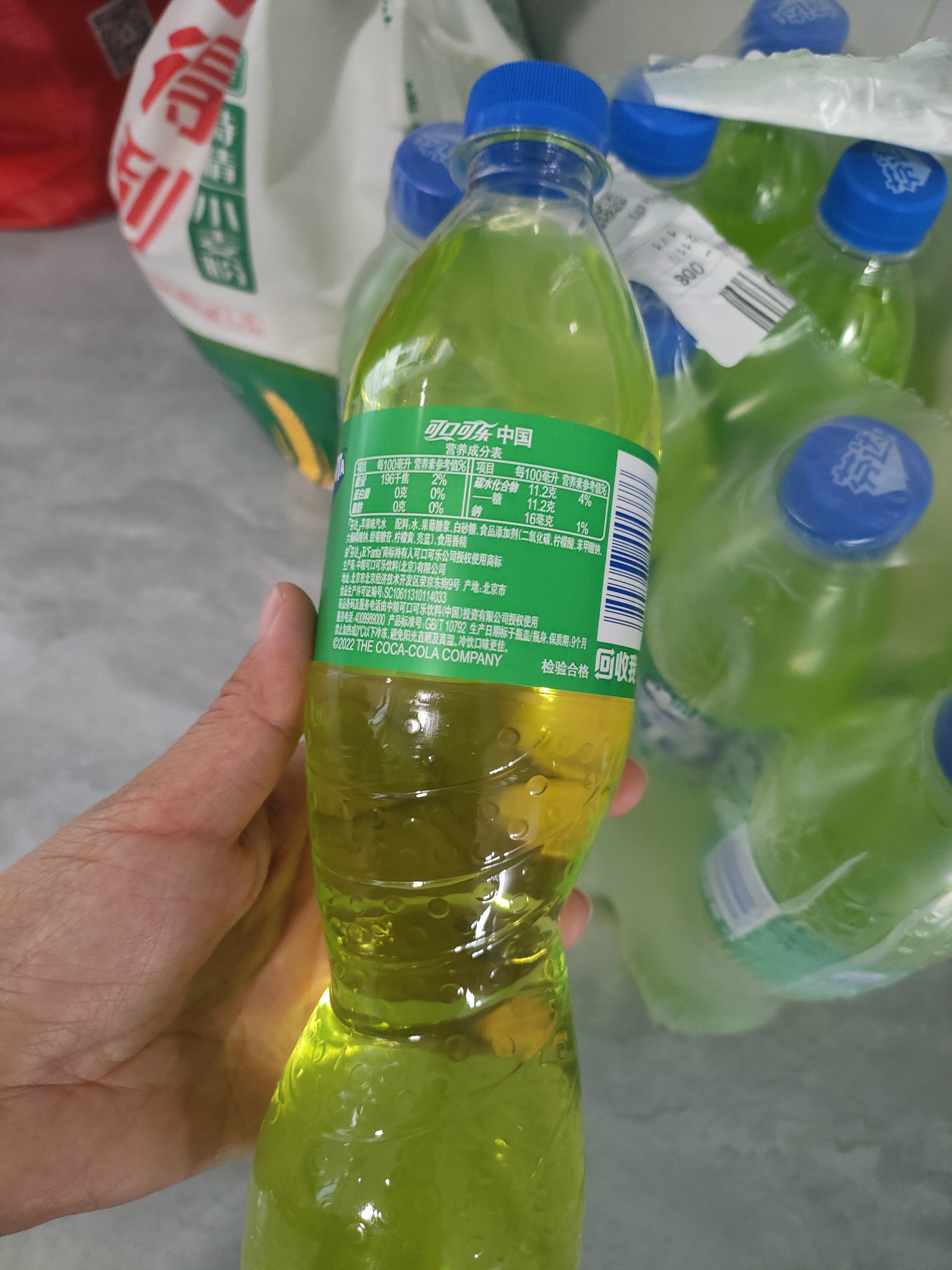 可口可乐（Coca-Cola）芬达 Fanta 苹果味汽水 碳酸饮料500ml*12瓶 整箱装 实拍图