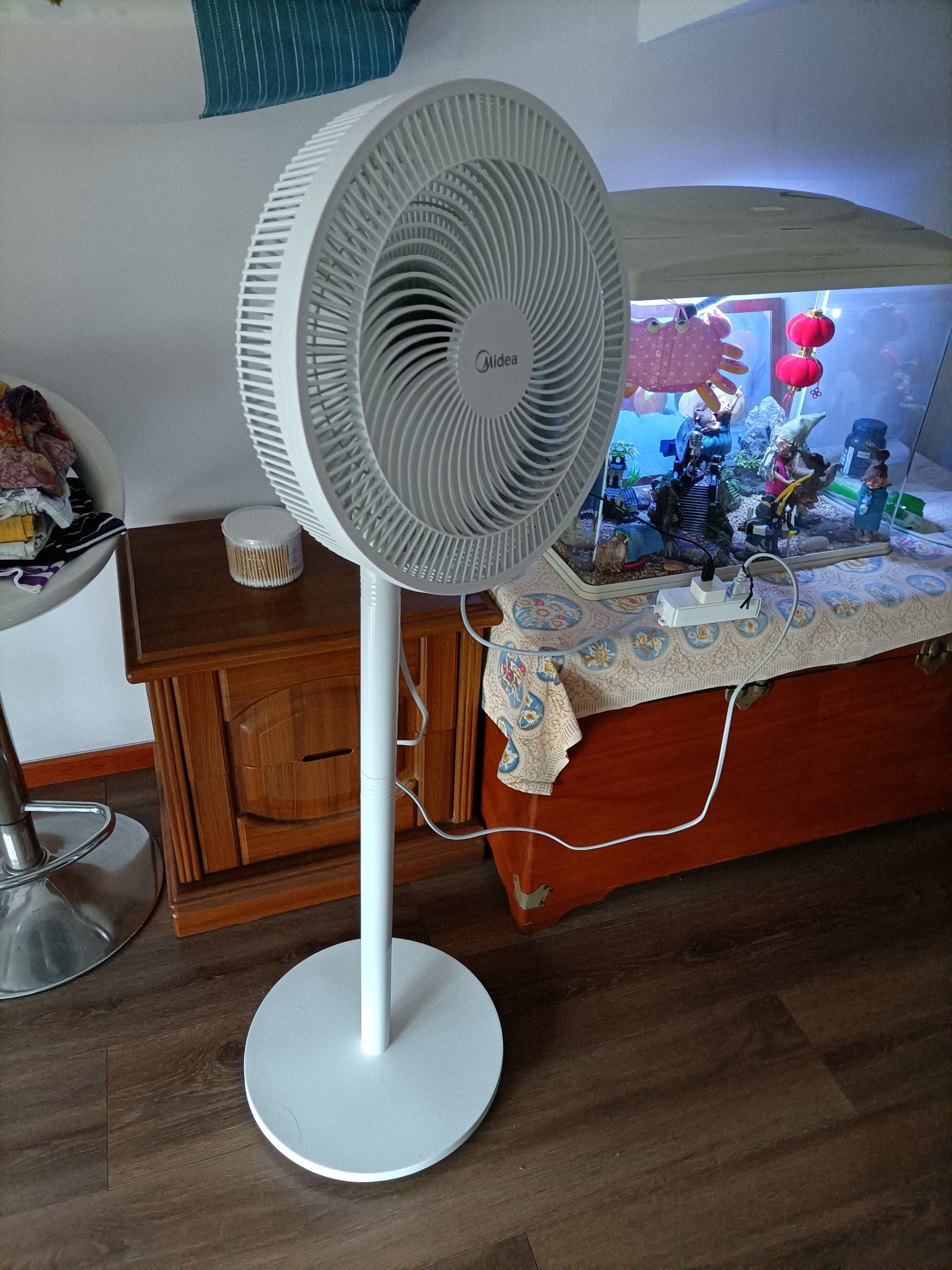 美的（Midea）电风扇落地扇台扇家用大风量电扇宿舍轻音低噪台式桌面两用节能 【七叶强风  台地两用】珍珠白SAF30AC 实拍图