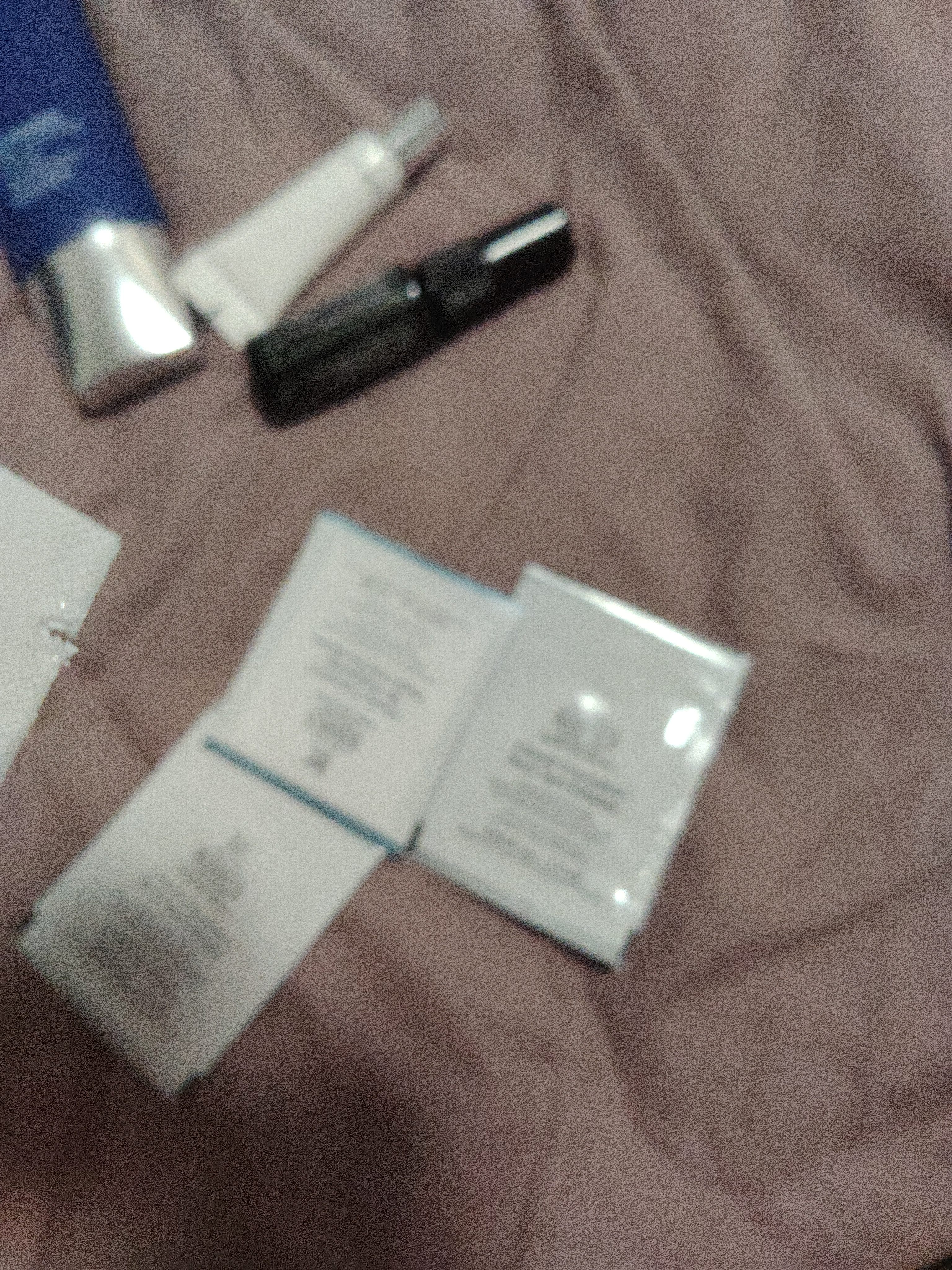 科颜氏（Kiehl's）溜溜瓶体验礼（溜溜瓶1.5ml+淡斑精华1.5ml*2+高霜3ml） 实拍图