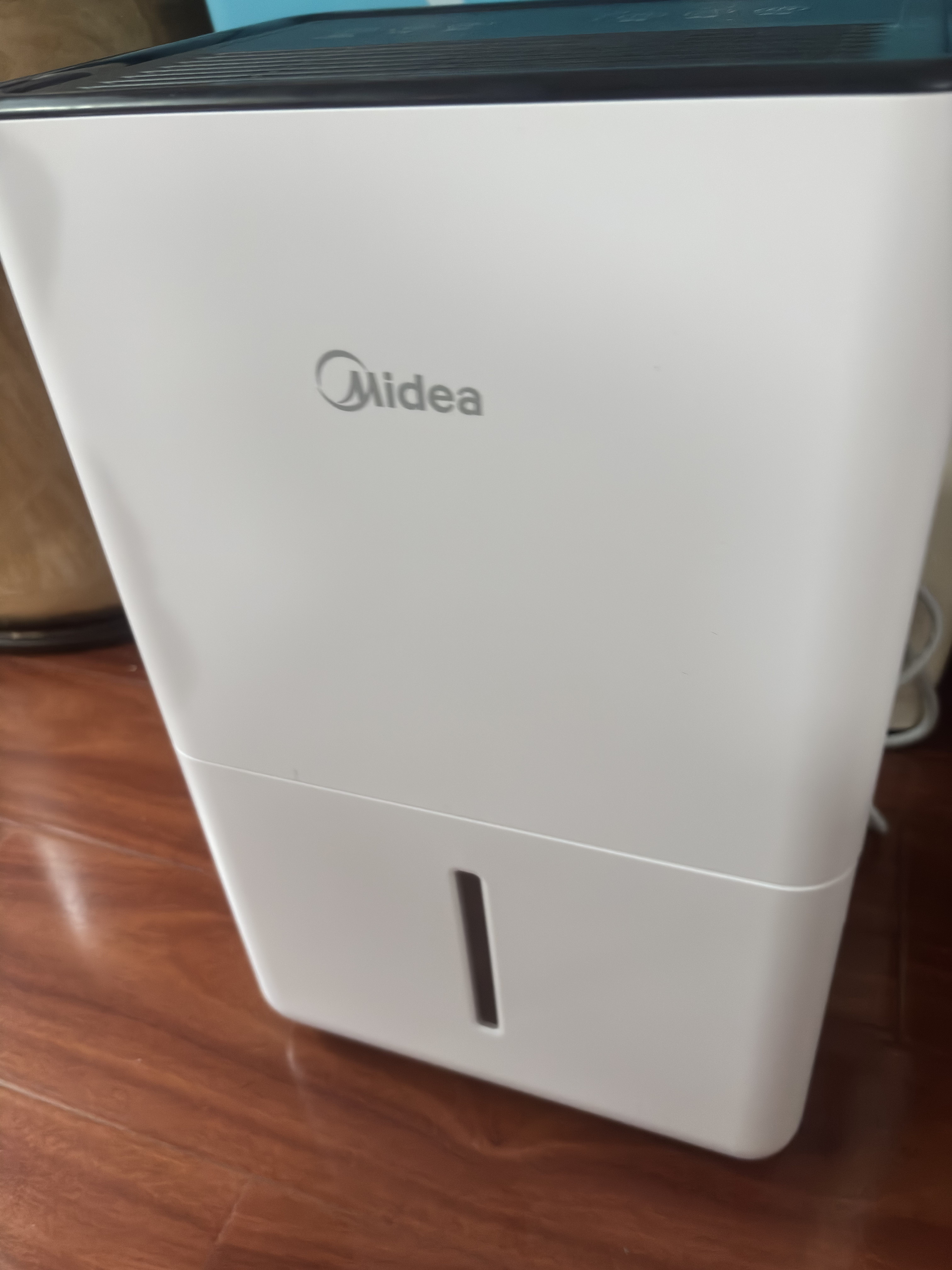 美的（Midea）除湿机/抽湿机12升/天 自营家用20㎡轻音小型回南天客厅卧室内防潮专用干衣吸湿器CF12BD/N7-DO 实拍图