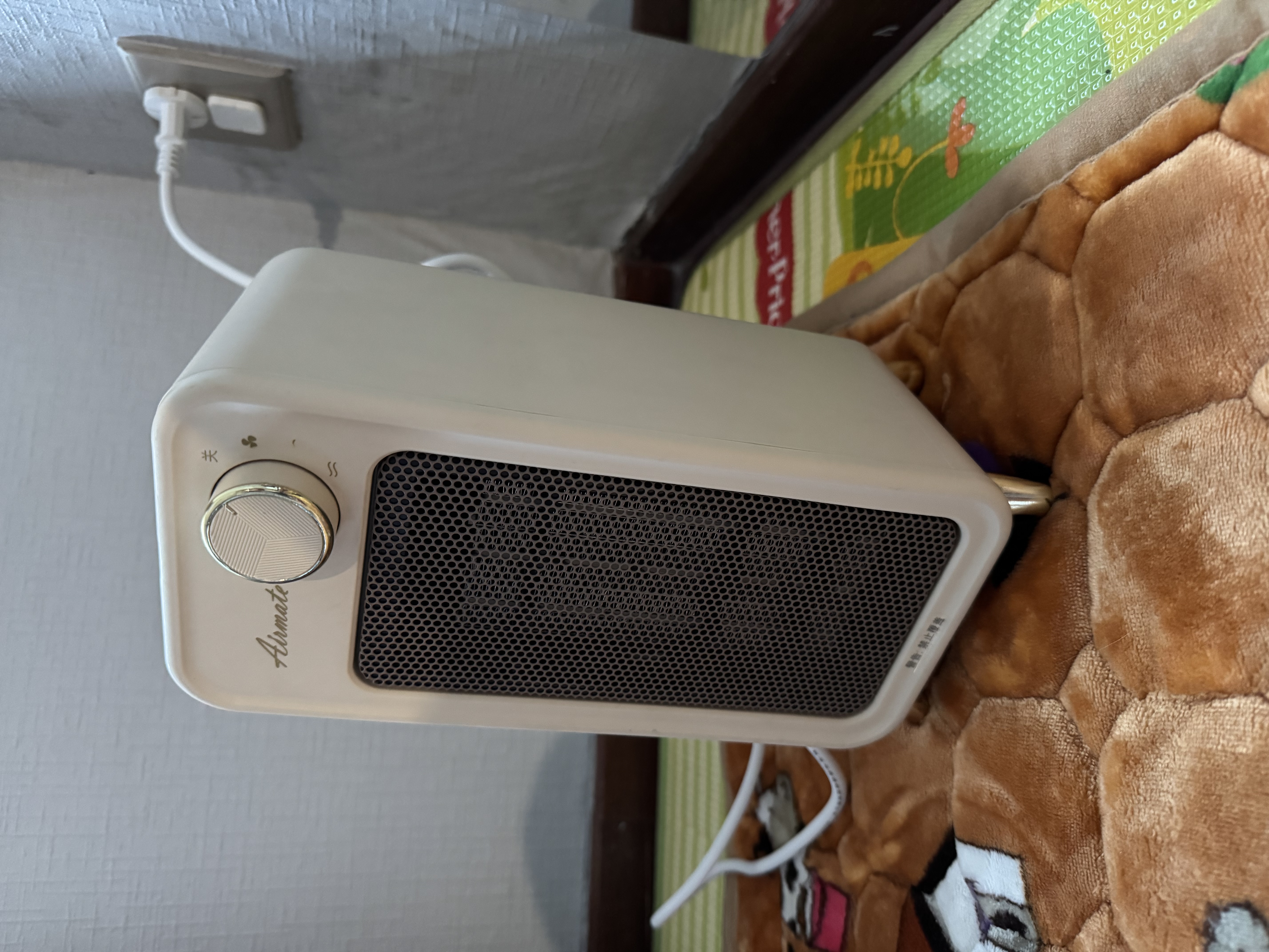 艾美特（AIRMATE）【即开即热】取暖器桌面暖风机小型热风机速热轻音节能家用卧室办公室桌下宿舍小太阳暖脚电暖器 实拍图