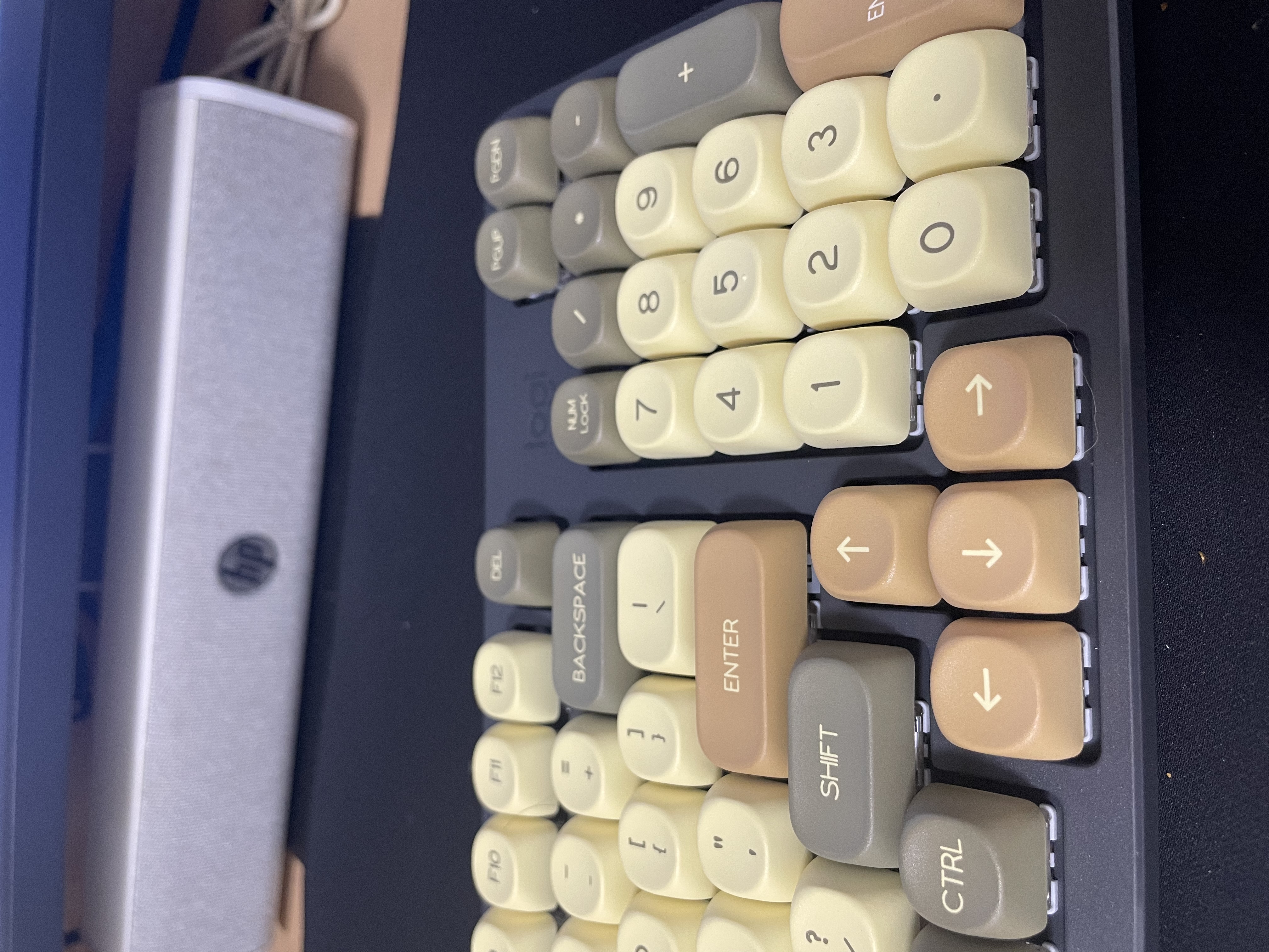 罗技（Logitech）灵砚系列 K868 三模客制化机械键盘 无线键盘 蓝牙键盘 客制化键盘 黑色 97键 实拍图