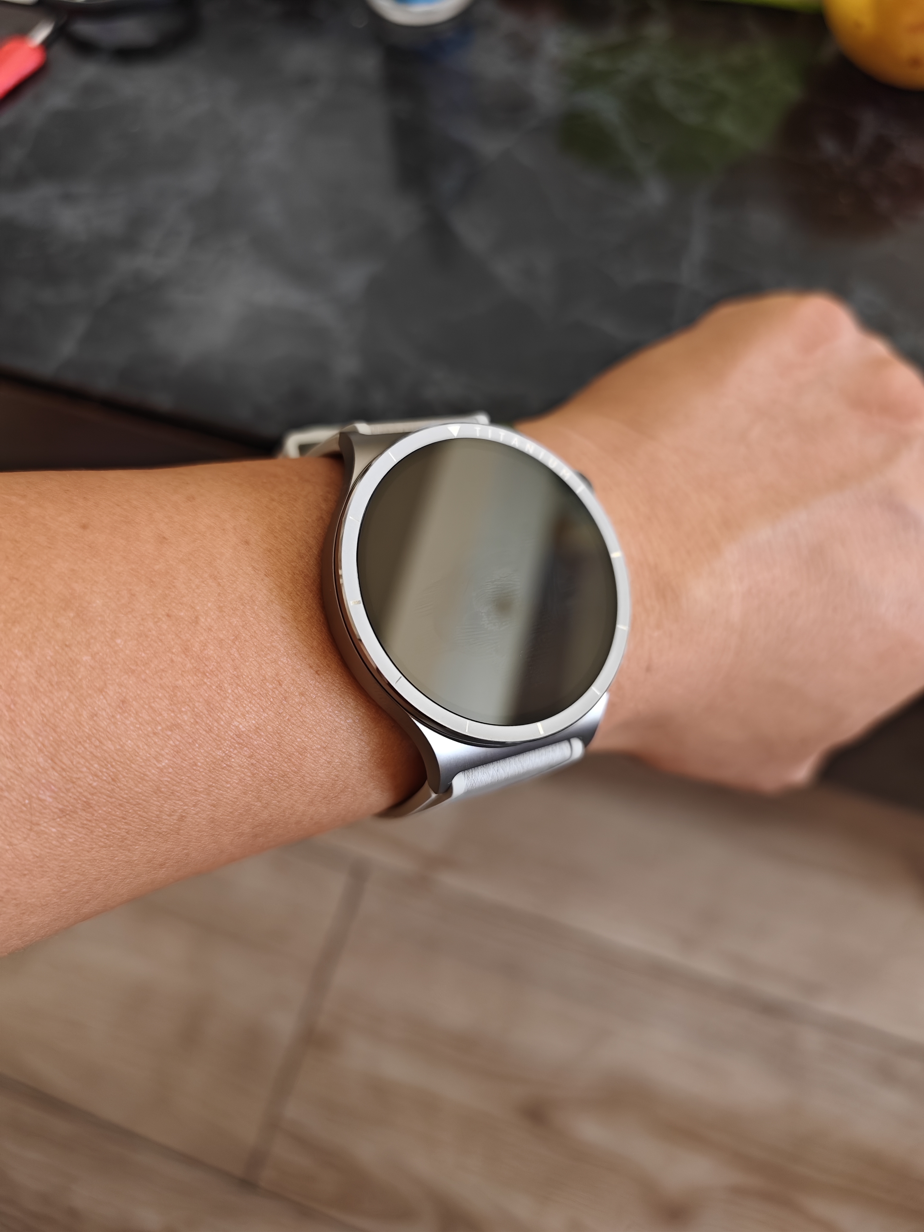 vivo WATCH 6 eSIM版 原色【时装周礼盒1】 蓝宝石玻璃表镜 超轻薄表体 进阶跑骑指导 智能手表 实拍图