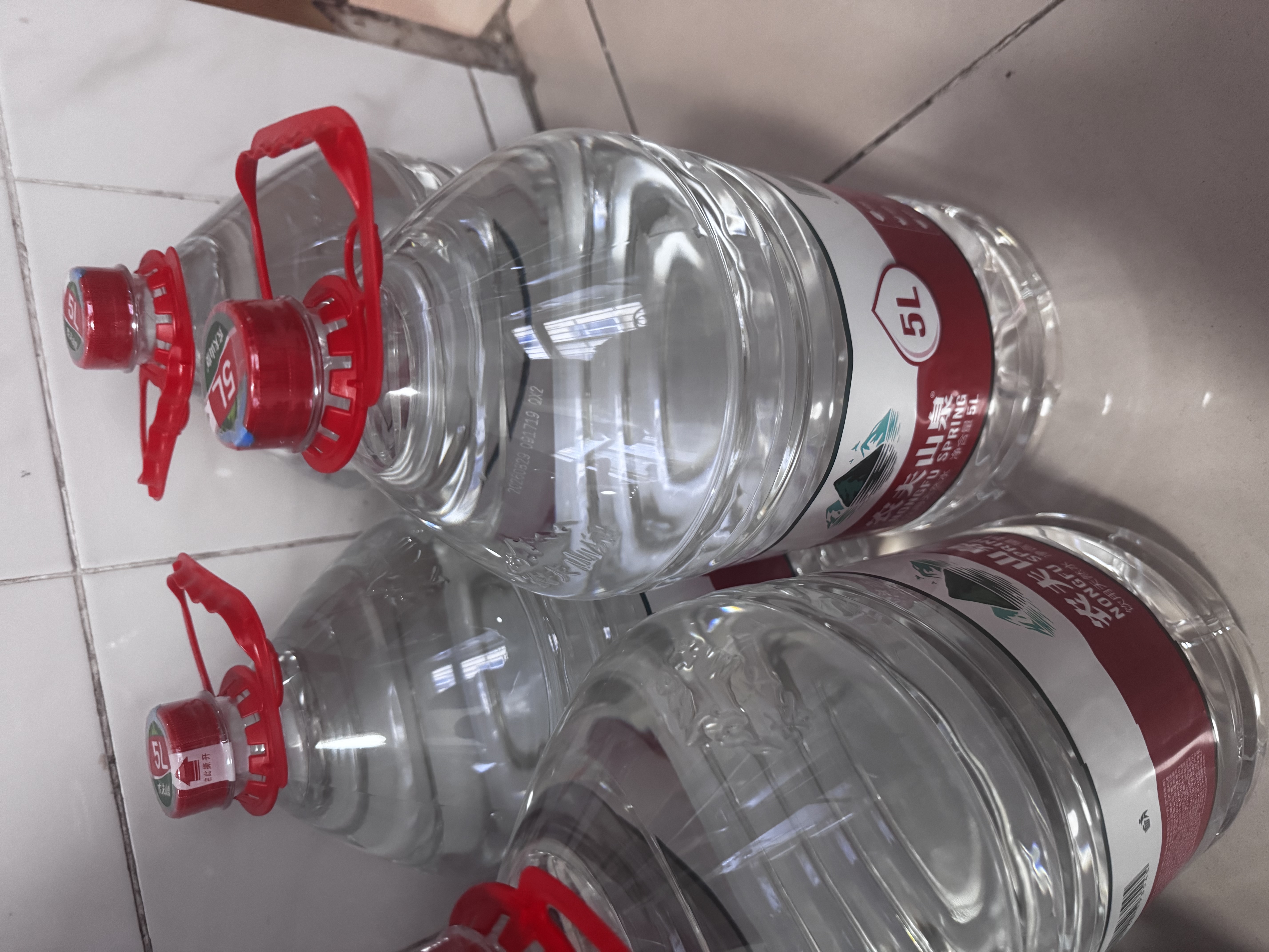农夫山泉饮用水 饮用天然水5L*4桶 整箱装 桶装水塑膜随机包装 实拍图