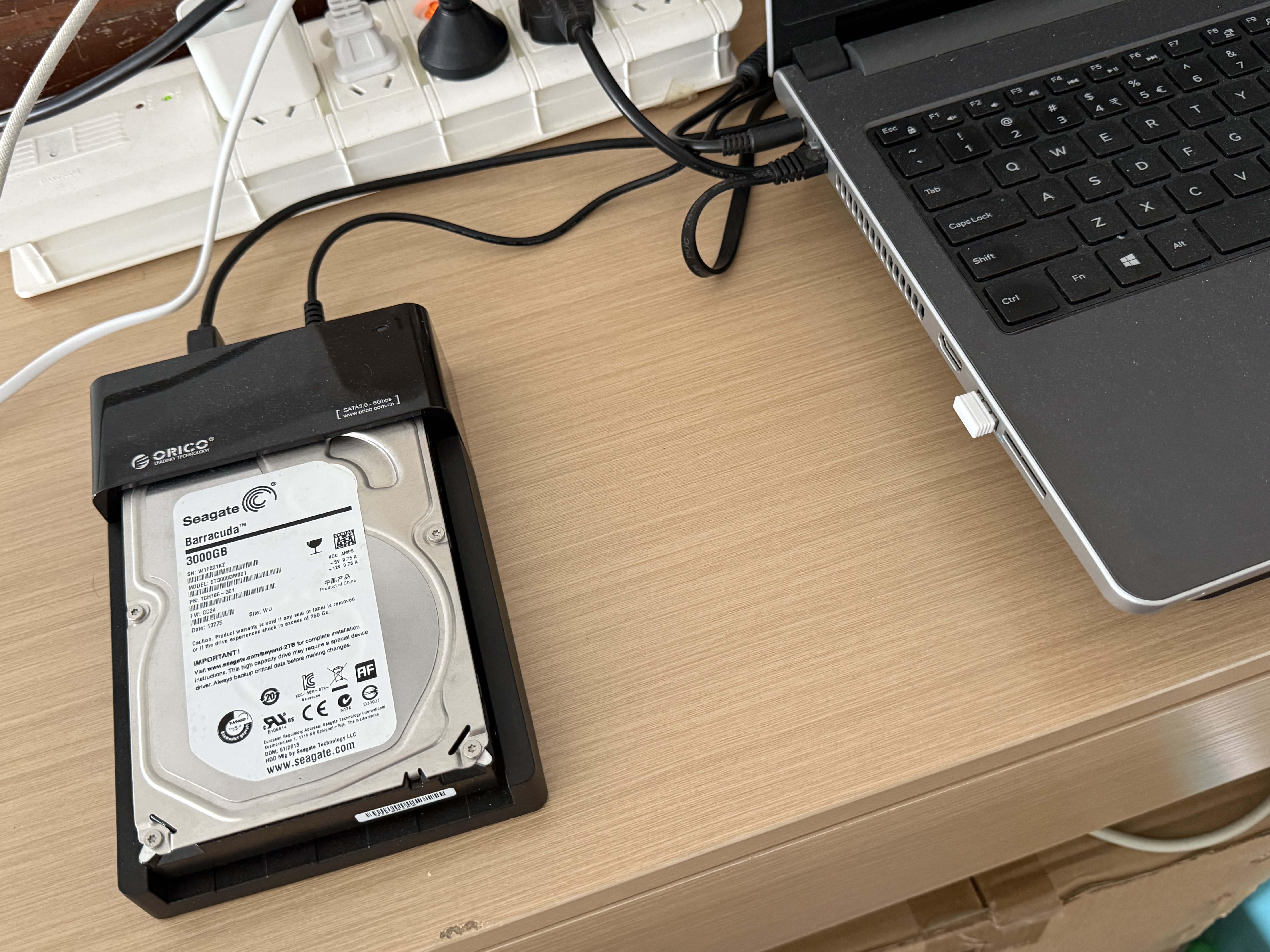 奥睿科（ORICO）硬盘盒底座卧式单盘位USB3.0 2.5/3.5英寸SATA笔记本台式机械固态SSD外置读取移动盒子-6518US3 实拍图