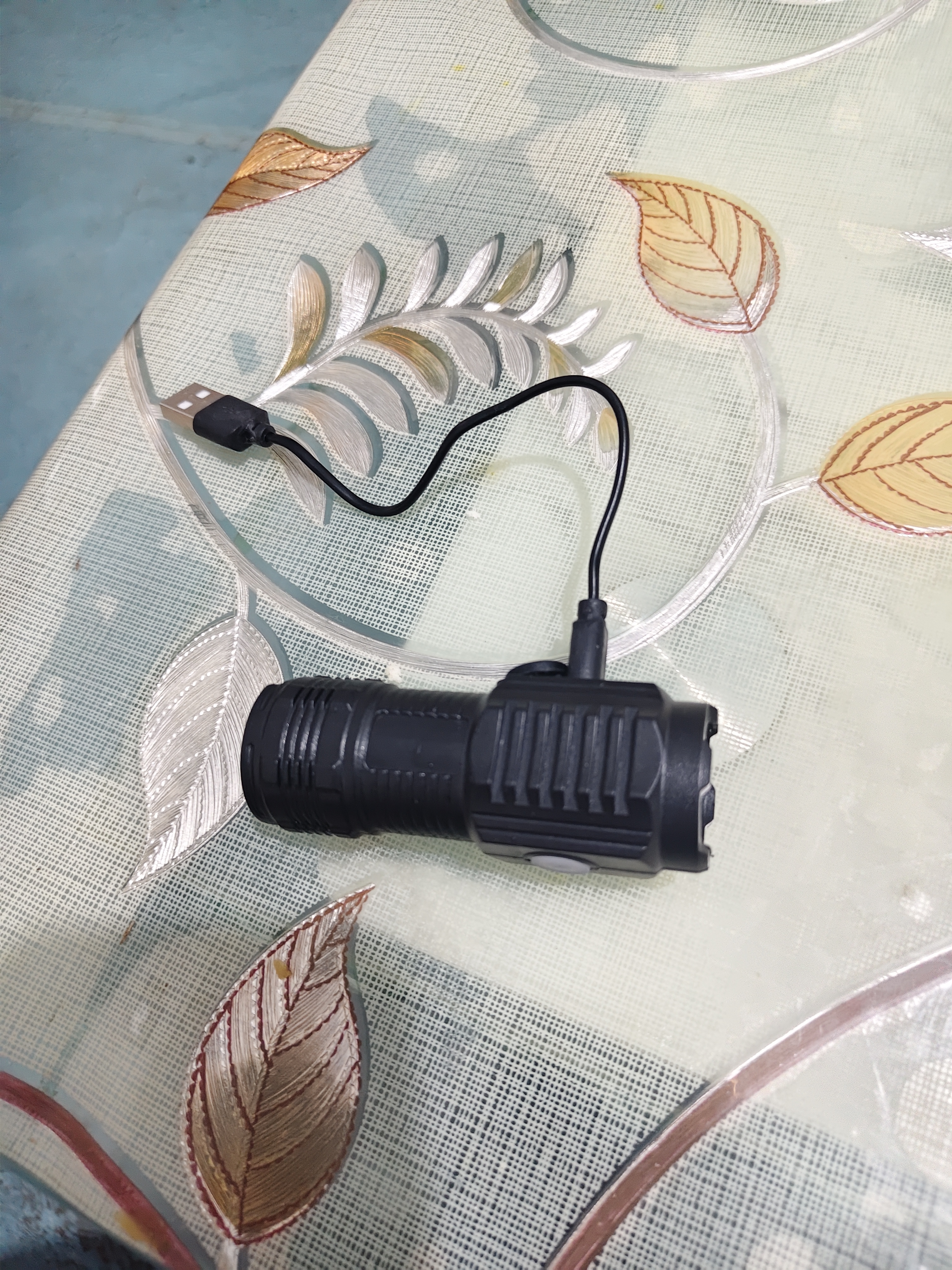 三眼小怪兽新款户外强光LED手电筒USB充电多功能便携亮远射手电 400毫安 爆亮款 实拍图