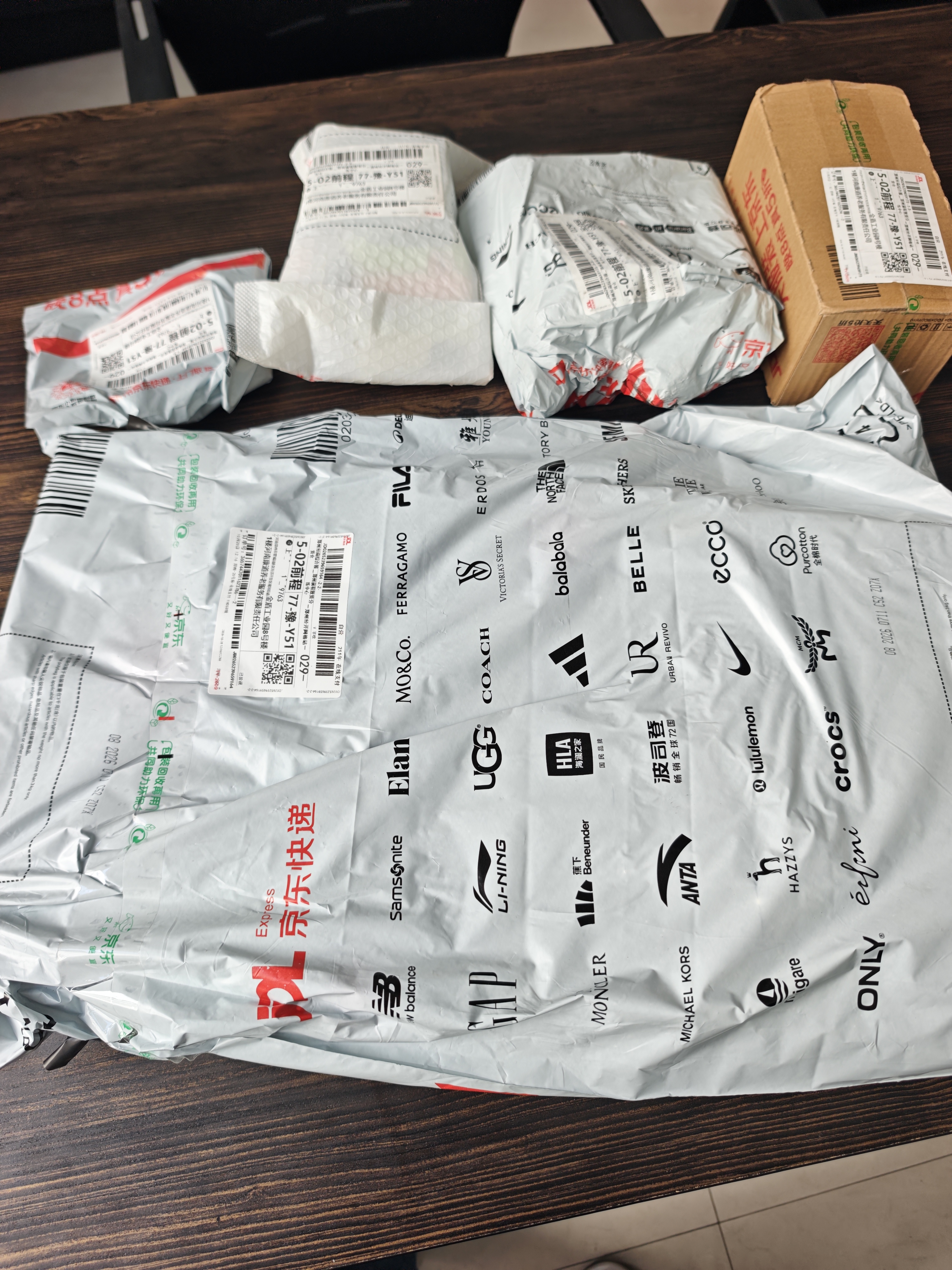 晨光(M&G)文具 【超级爆款】3#32mm 24只/罐 彩色长尾夹 经济型办公燕尾夹 ABS916J3 实拍图