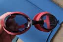 速比涛（Speedo）飞鱼系列精工高清防水防雾泳镜游泳装备男女通用 红色/黑色 实拍图