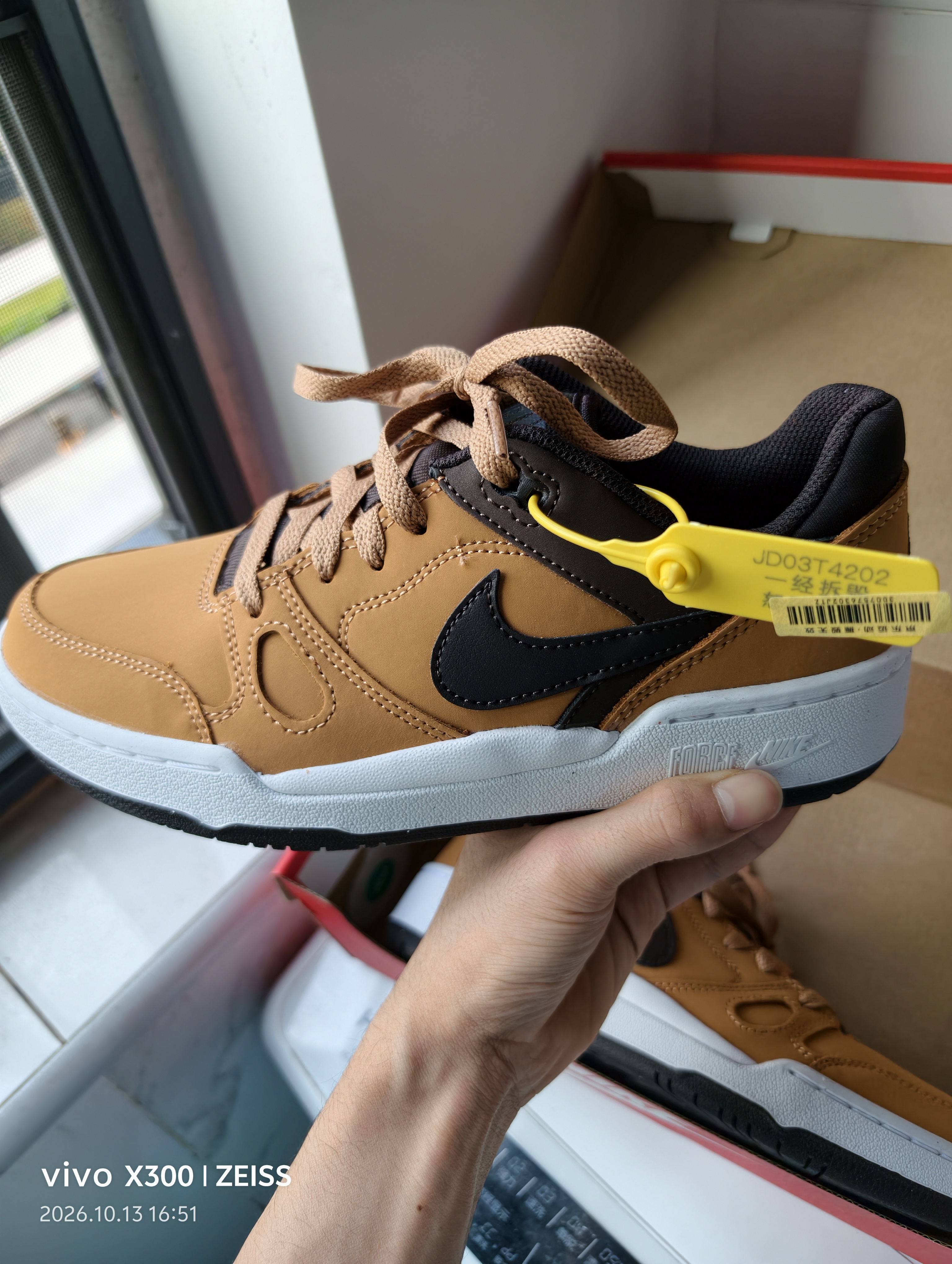 耐克（NIKE）NIKE休闲鞋男子经典减震FULL FORCE运动鞋HF7734-200棕白40 实拍图