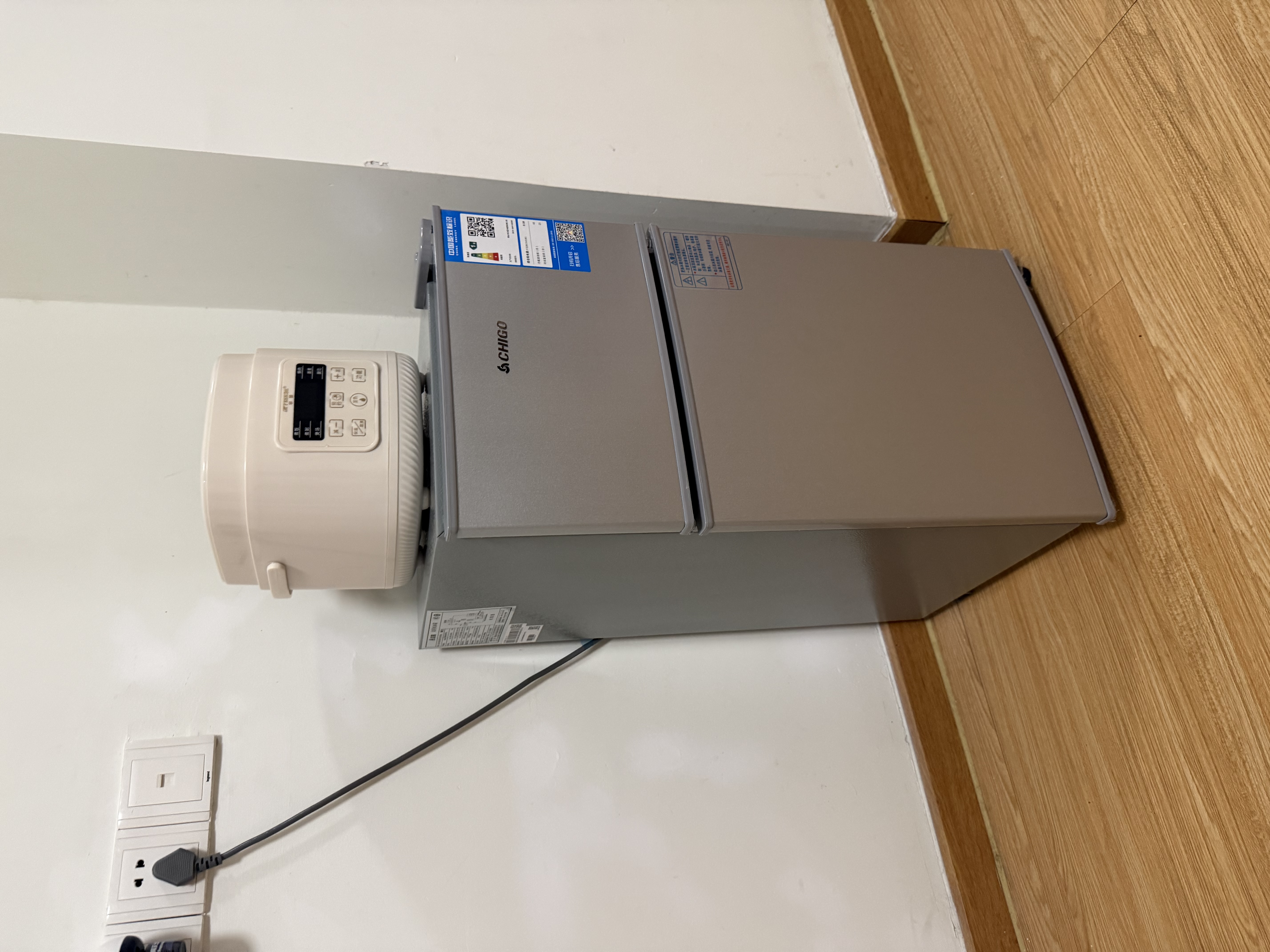志高（CHIGO）小冰箱迷你小型家用冷藏冷冻两用宿舍出租房用双门办公室电冰箱节能省电 【一级能效】58L银色【全国联保丨节能省电】 实拍图