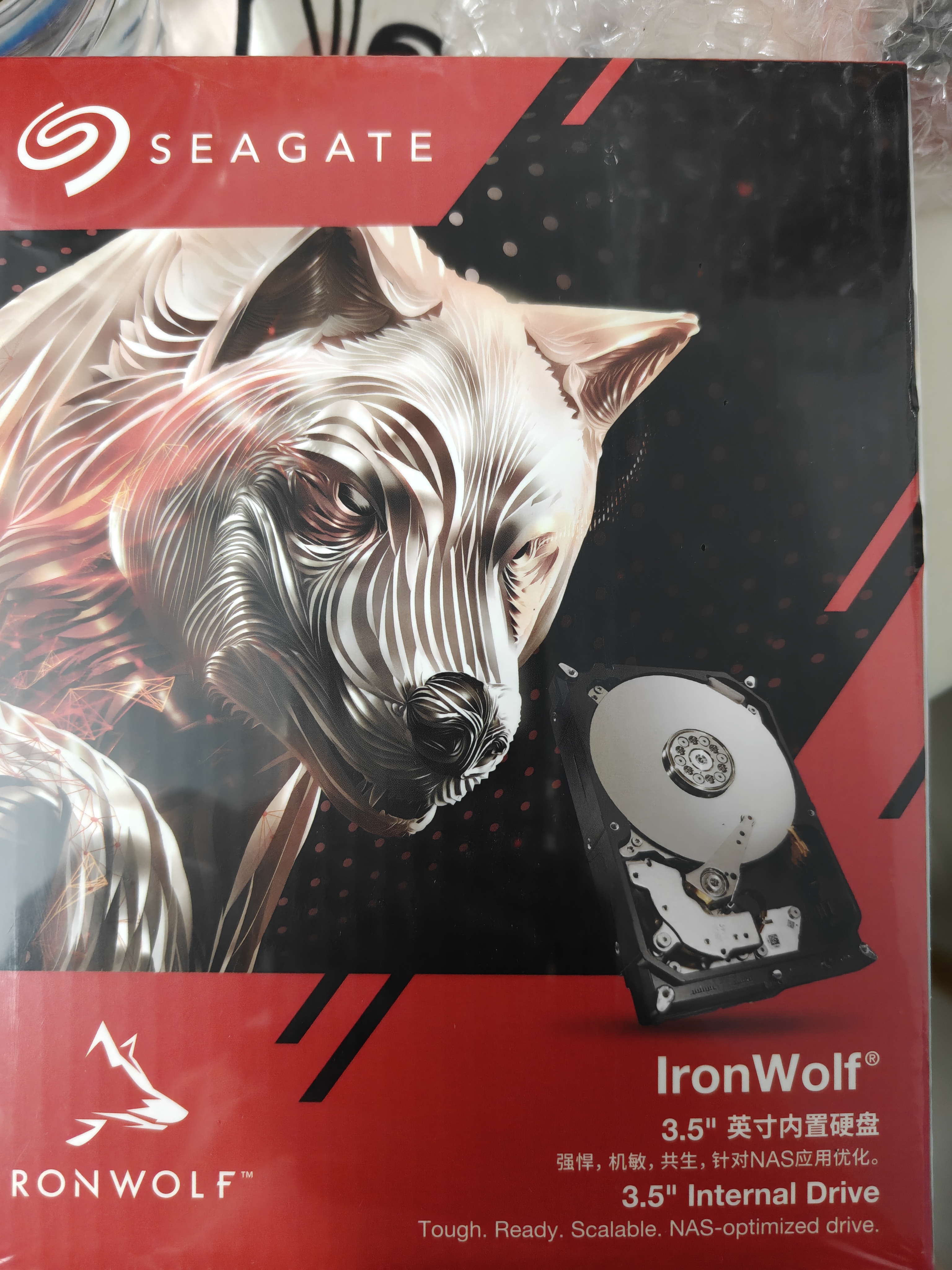 希捷（SEAGATE）NAS硬盘 8TB 256MB 机械硬盘 CMR垂直 静音低耗 数据恢复服务 3.5英寸 希捷酷狼 ST8000VN004 实拍图
