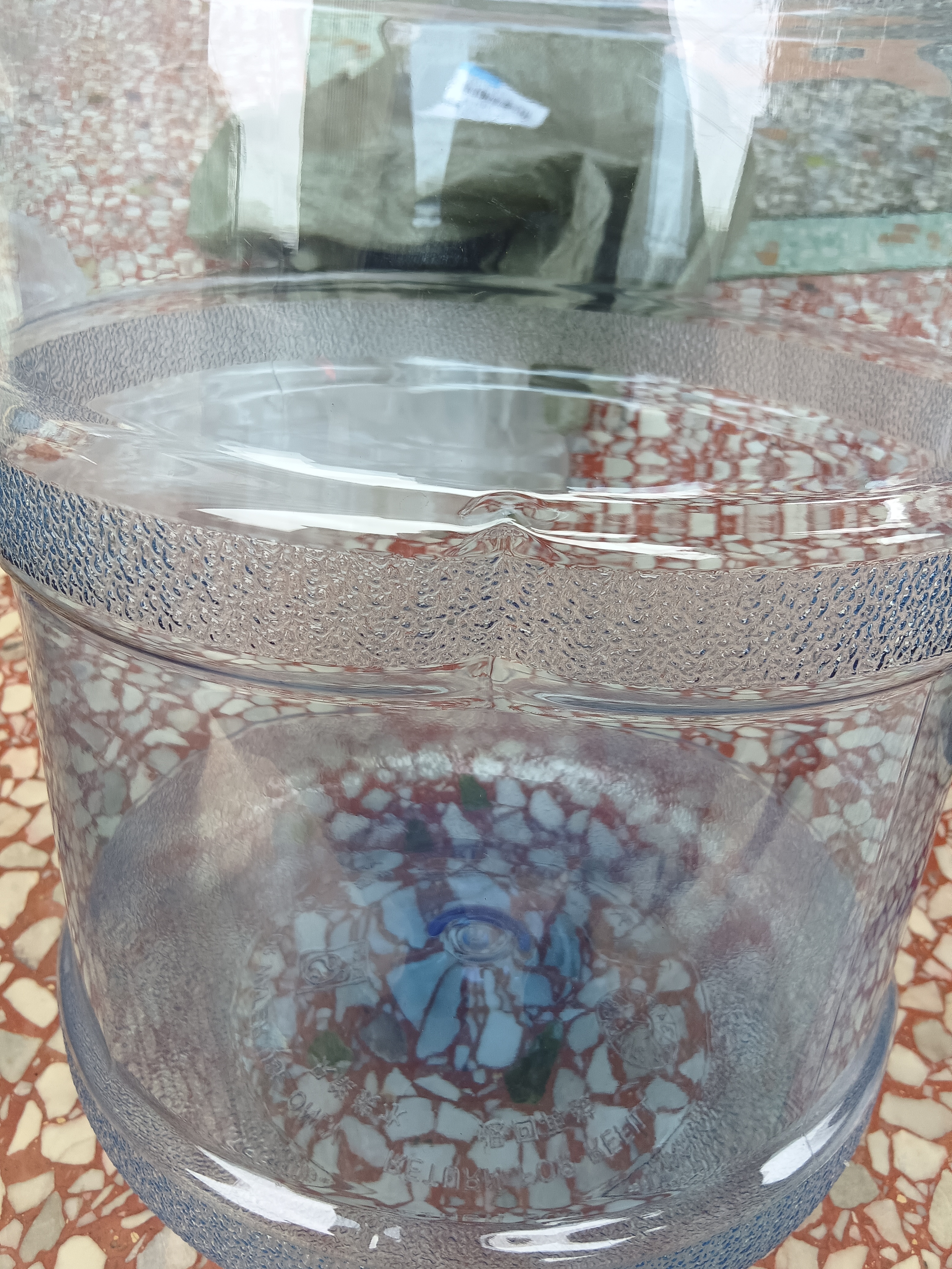 韩禾水桶纯净水桶饮水机桶大号桶装水桶食品级储水桶加厚矿泉水接水桶 18.9升PC材质（拧盖）款 实拍图