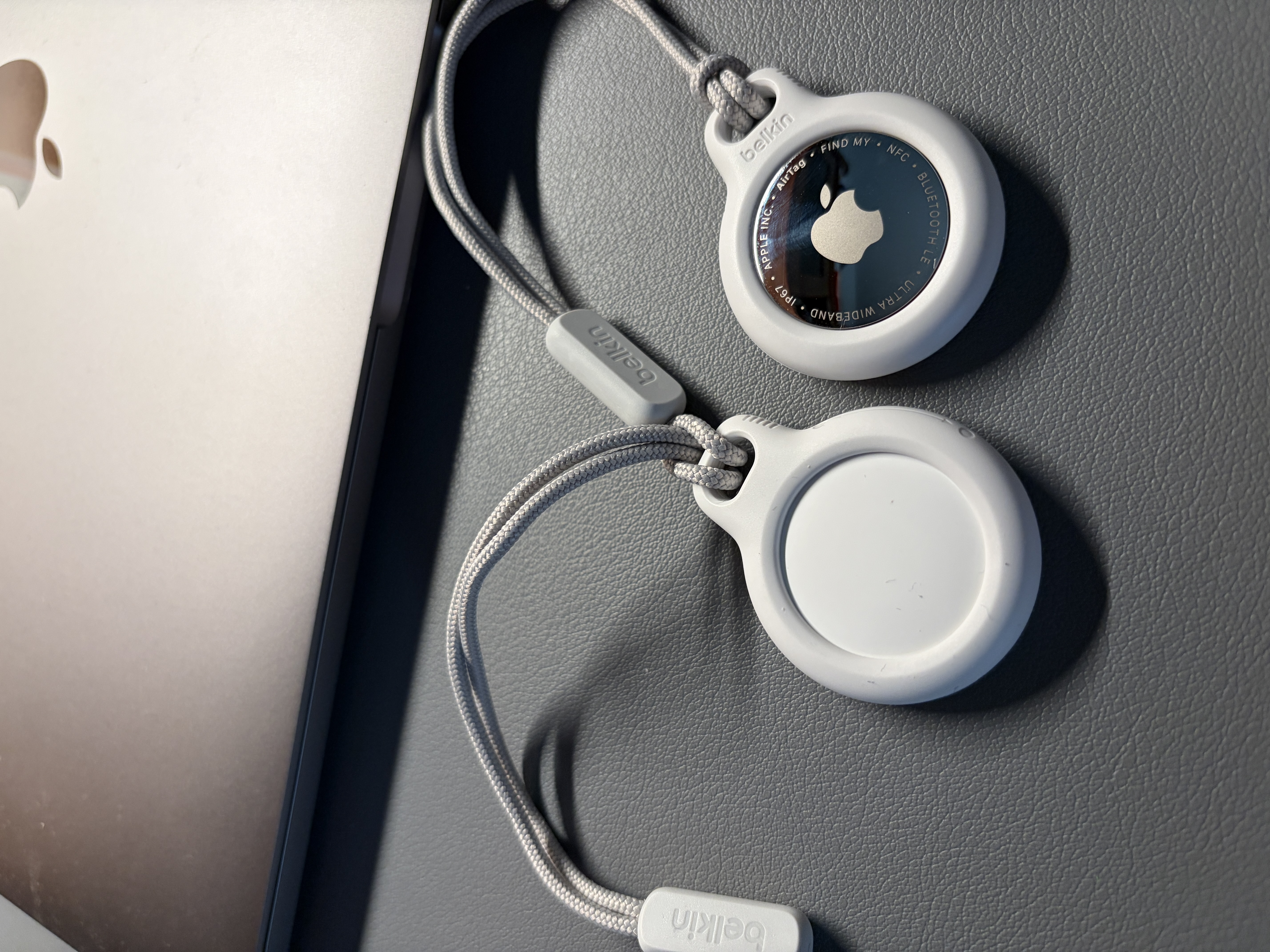 Apple/苹果/苹果【新品】 AirTag (4件装) 第二代 定位器 防丢 可连接手机 宠物 儿童 老人 定位防丢器 实拍图