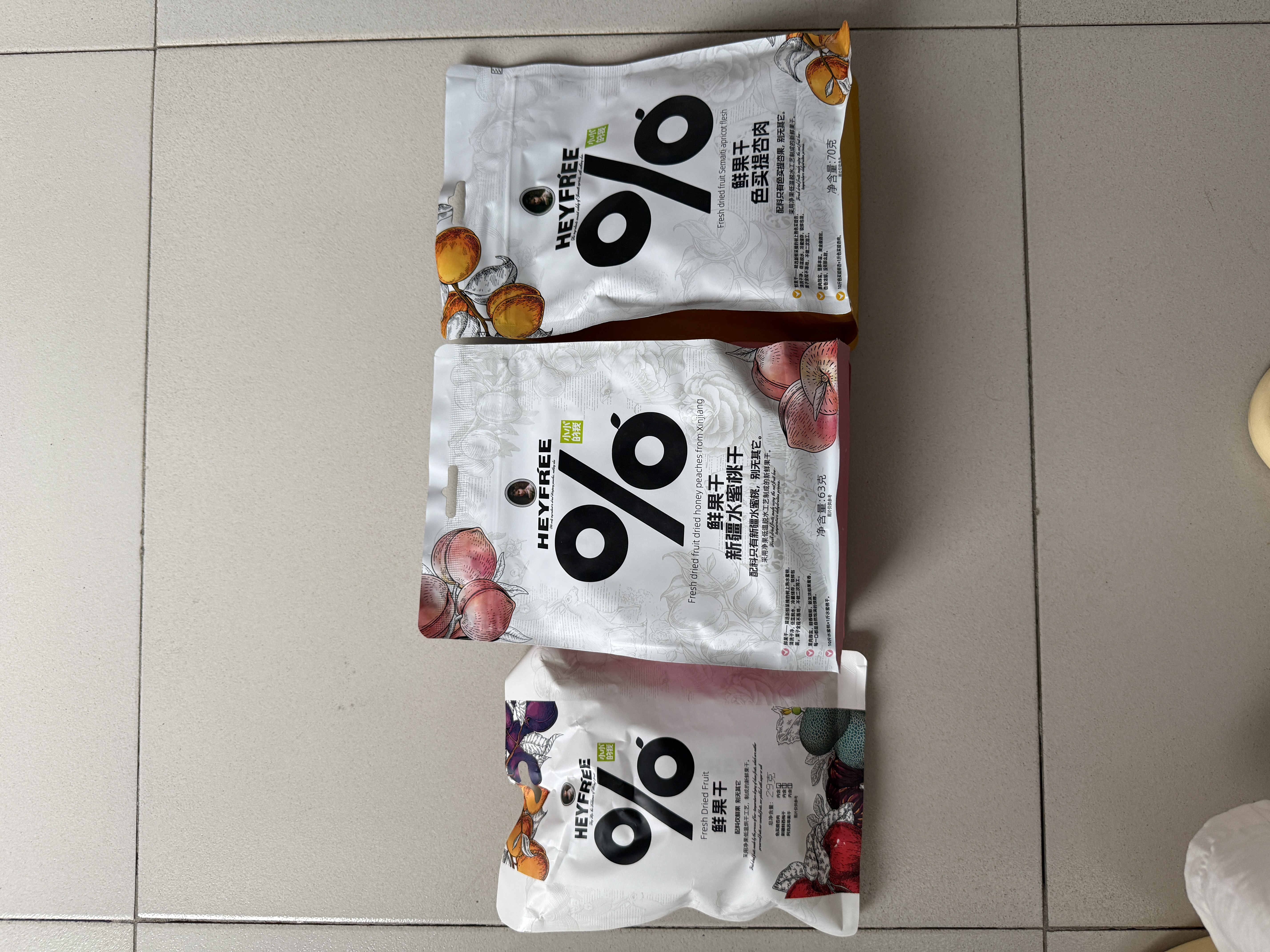 小小的我新疆无核酸杏干杏肉果干农科院联合研制天然健康零食非蜜饯果脯 新疆杏干欢享装177g 实拍图