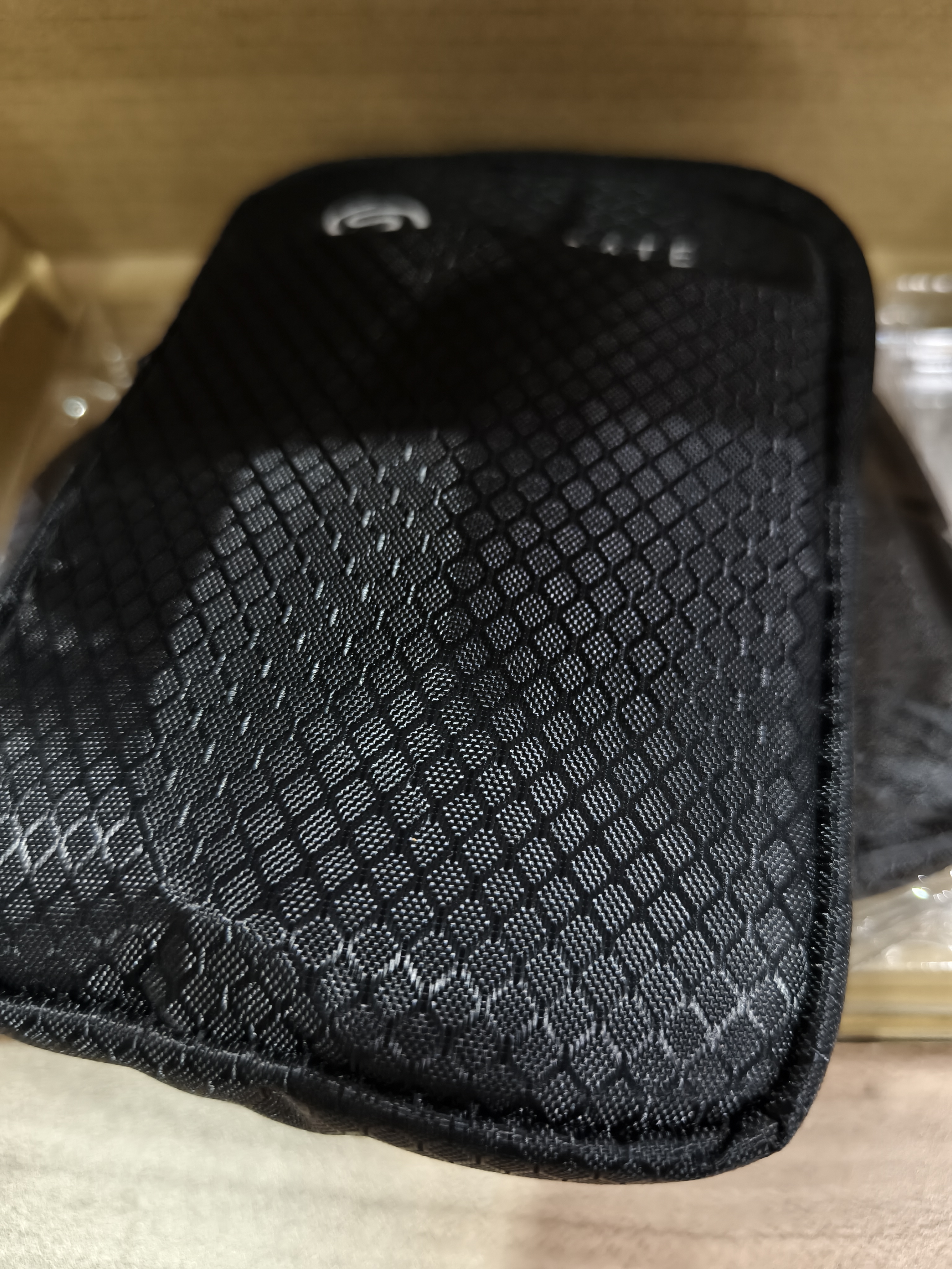希捷（SEAGATE） 移动硬盘 简系列套装版 USB3.0 2.5英寸 高速便携机械硬盘 兼容WIN MAC PS4 【简】暗夜黑色 硬盘包套装版 2TB 实拍图