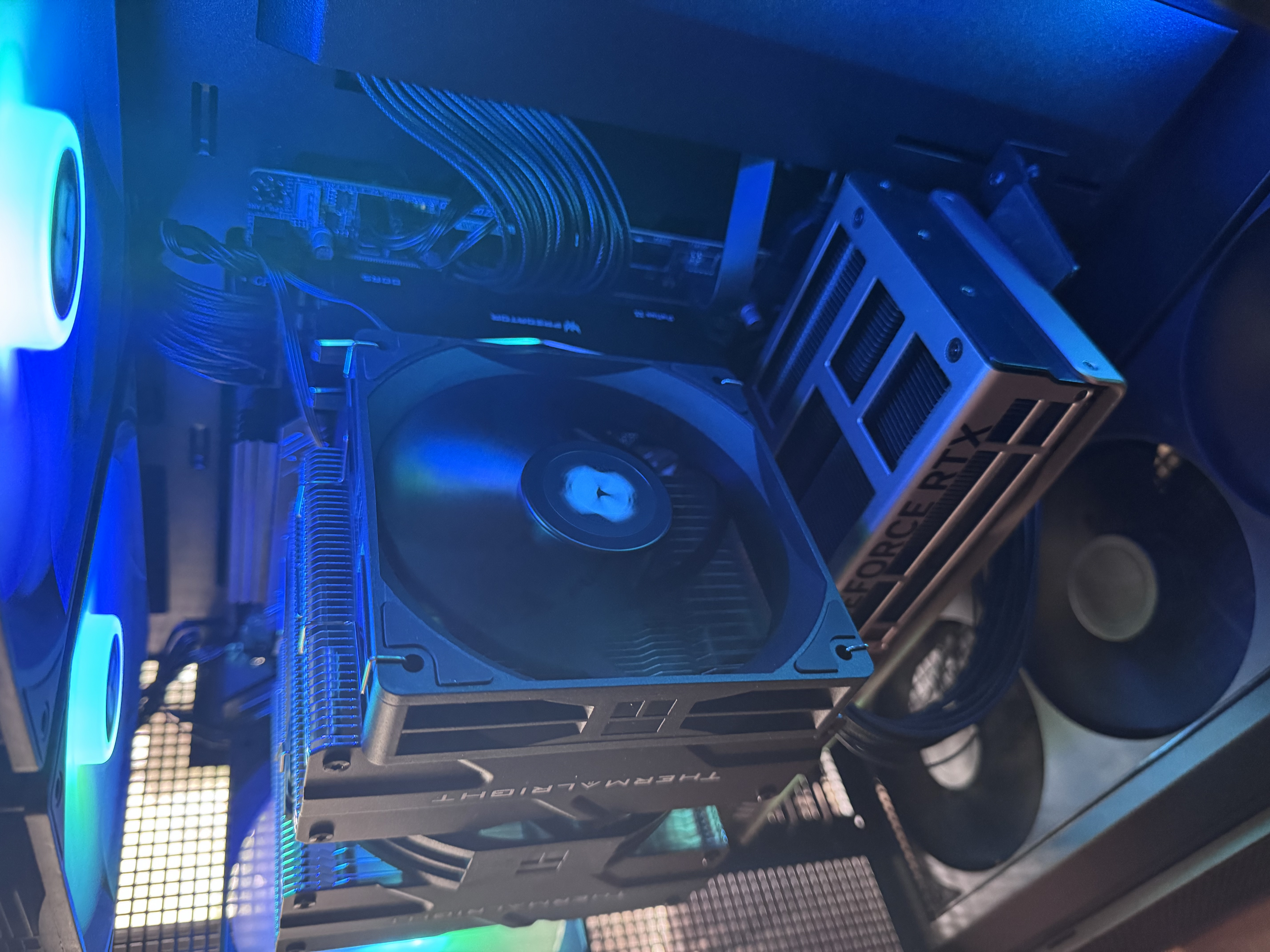 长城（Great Wall）额定1200W F12白金牌全模组（ATX3.1标准/原生PCIe5.1/自动启停/全电压/闪电加速） 实拍图