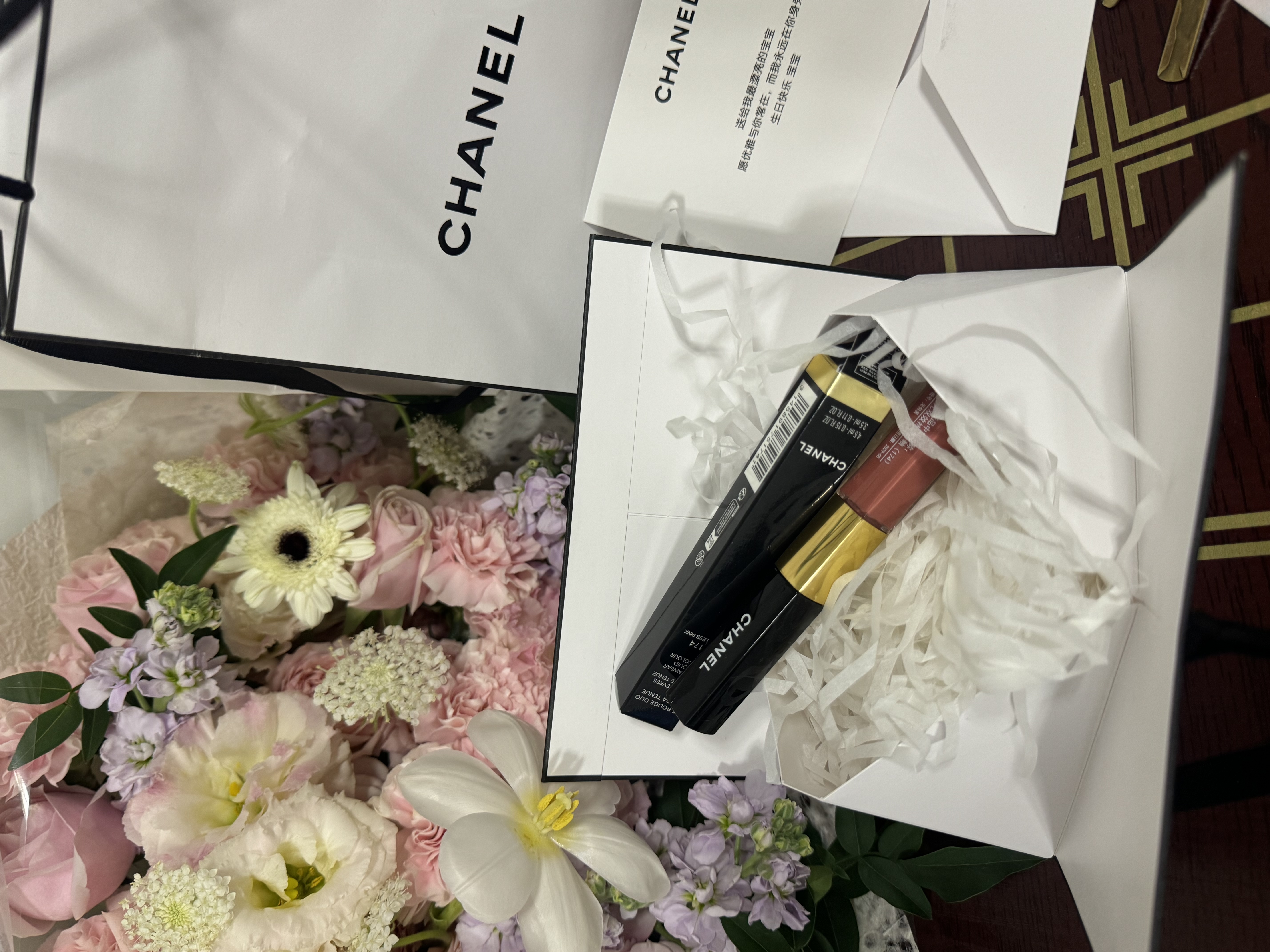 CHANEL【新色上市】香奈儿双效持色唇釉 镜面口红 持妆化妆品 生日礼物 明星色号 | 174号 - 米粉色 实拍图