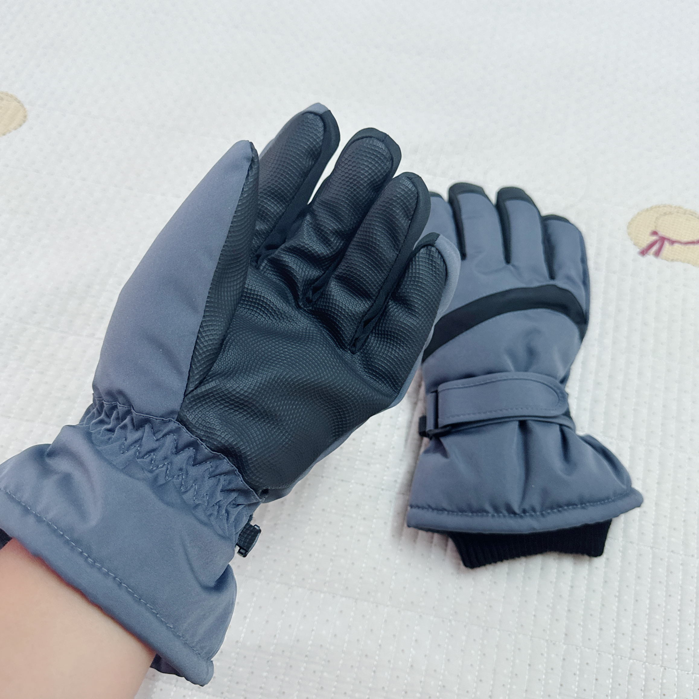 目丸保暖手套男女户外冬天骑行防寒风加绒厚触屏女防水冬季棉滑雪手套 9#深灰色 深度暖手套-男款 实拍图