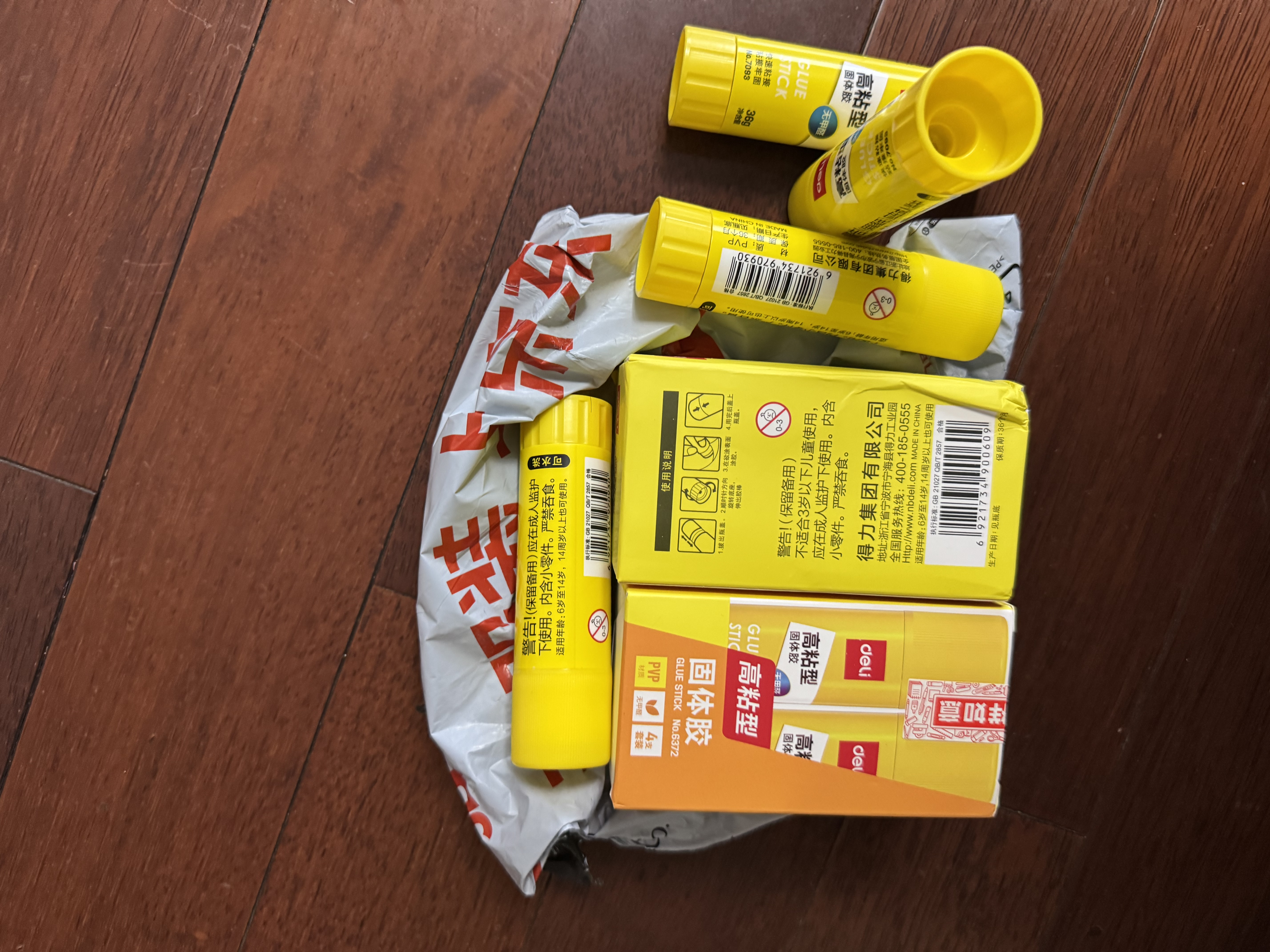 得力（deli）36g高粘度PVP固体胶水 无甲醛配方快干胶棒 学生文具 4支 办公用品 6372 开学好物 实拍图