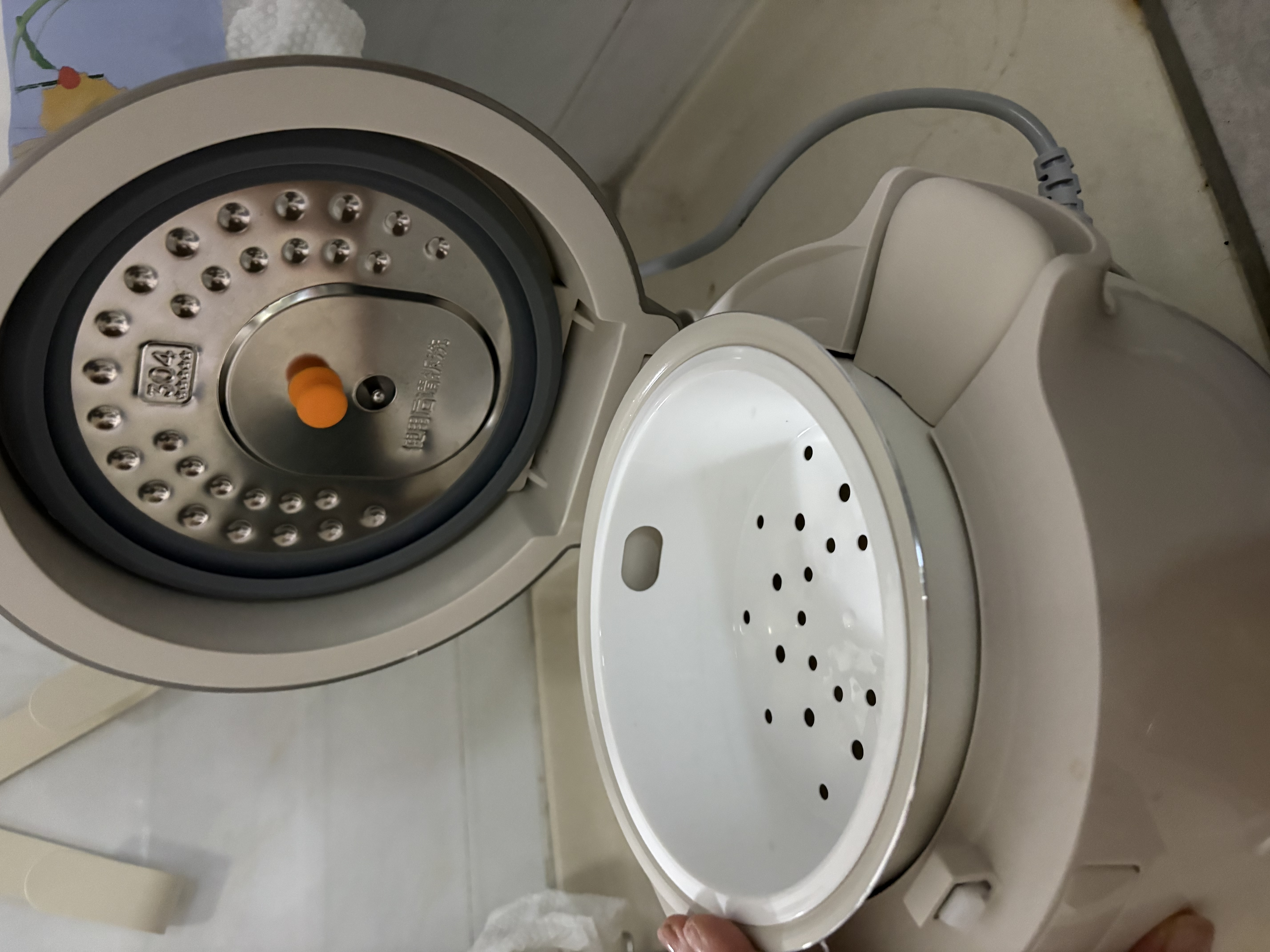 美的（Midea）电饭煲电饭锅小型1-2人迷你家用小容量0氟含钛智能预约多功能煲汤小米粥2L官方RC208 实拍图