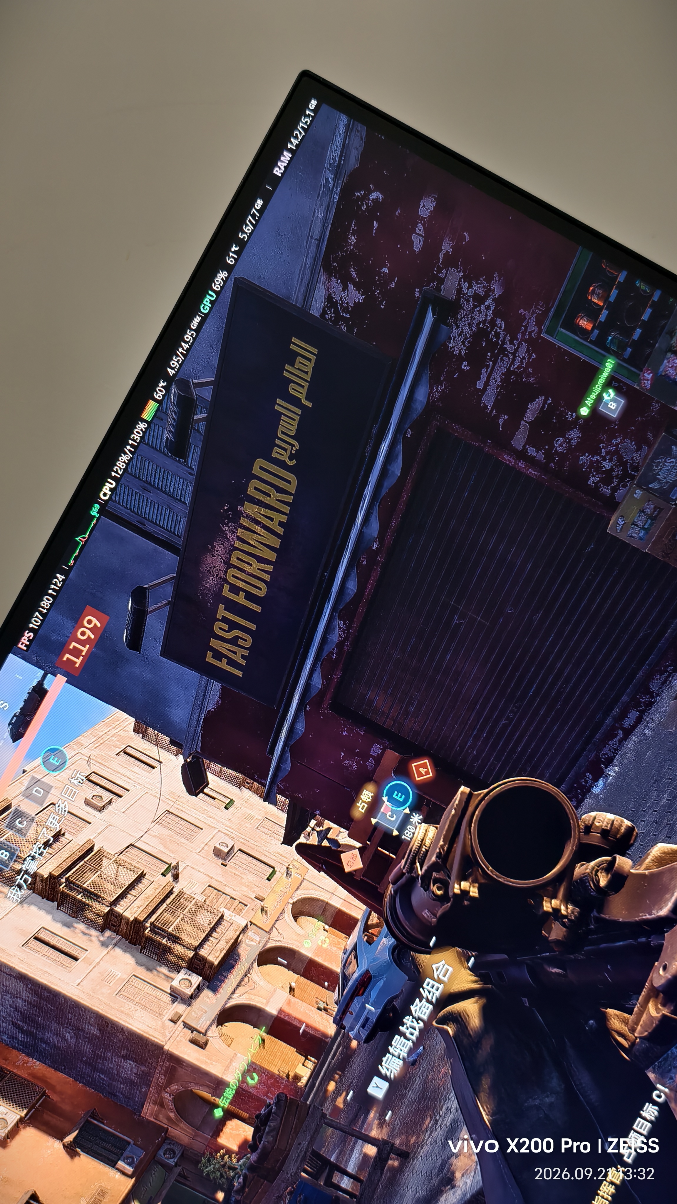 微星（MSI）白刃X32 MAG 274QRFW X32 27英寸2K320Hz HDR400 0.5msGTG 2K240Hz 快速IPS 白色游戏电竞显示器 实拍图