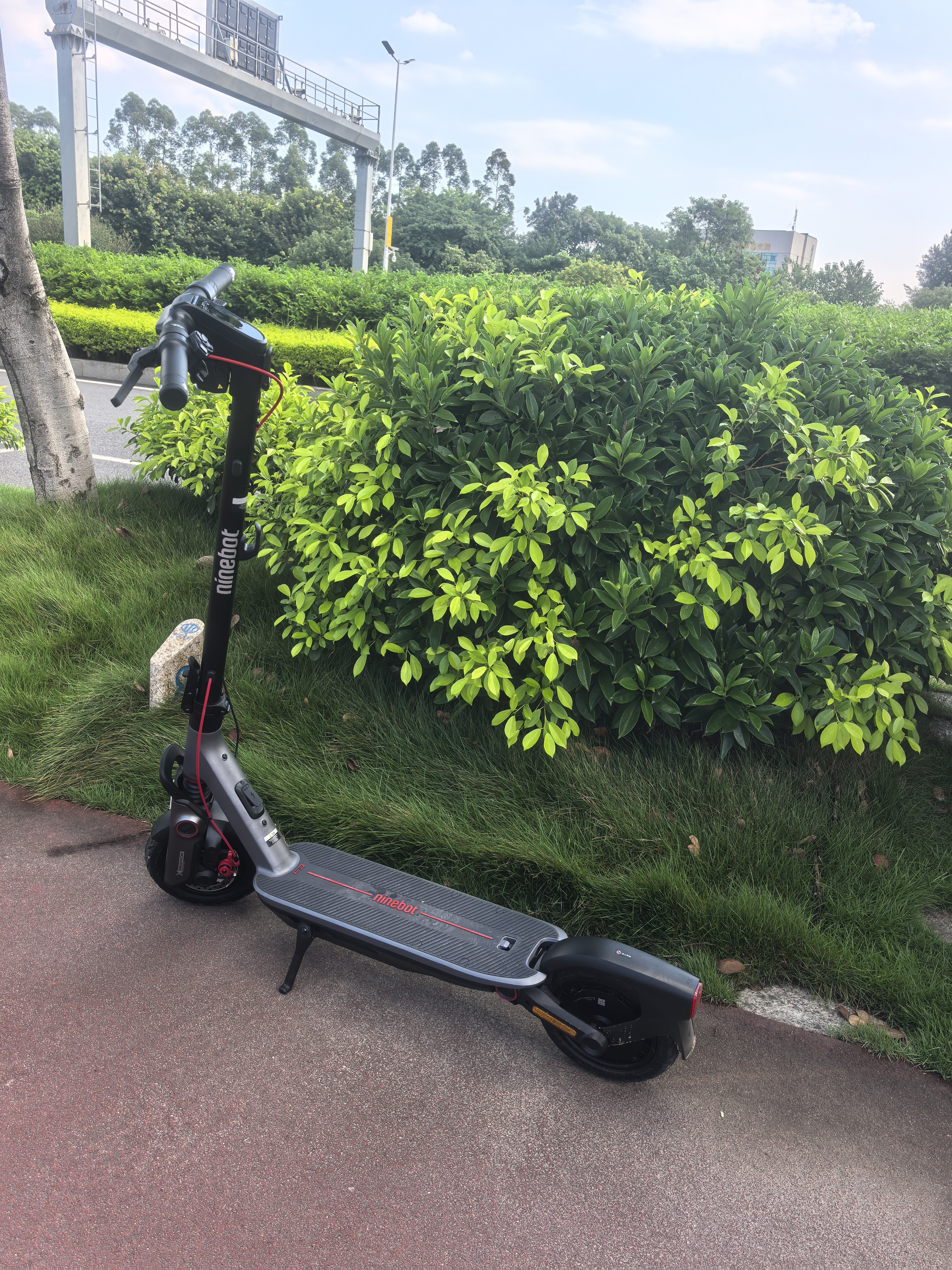 九号电动滑板车F3成年人两轮代步折叠便携式智能减震避震防滑稳定智慧显示大屏全新第三代滑板车 实拍图