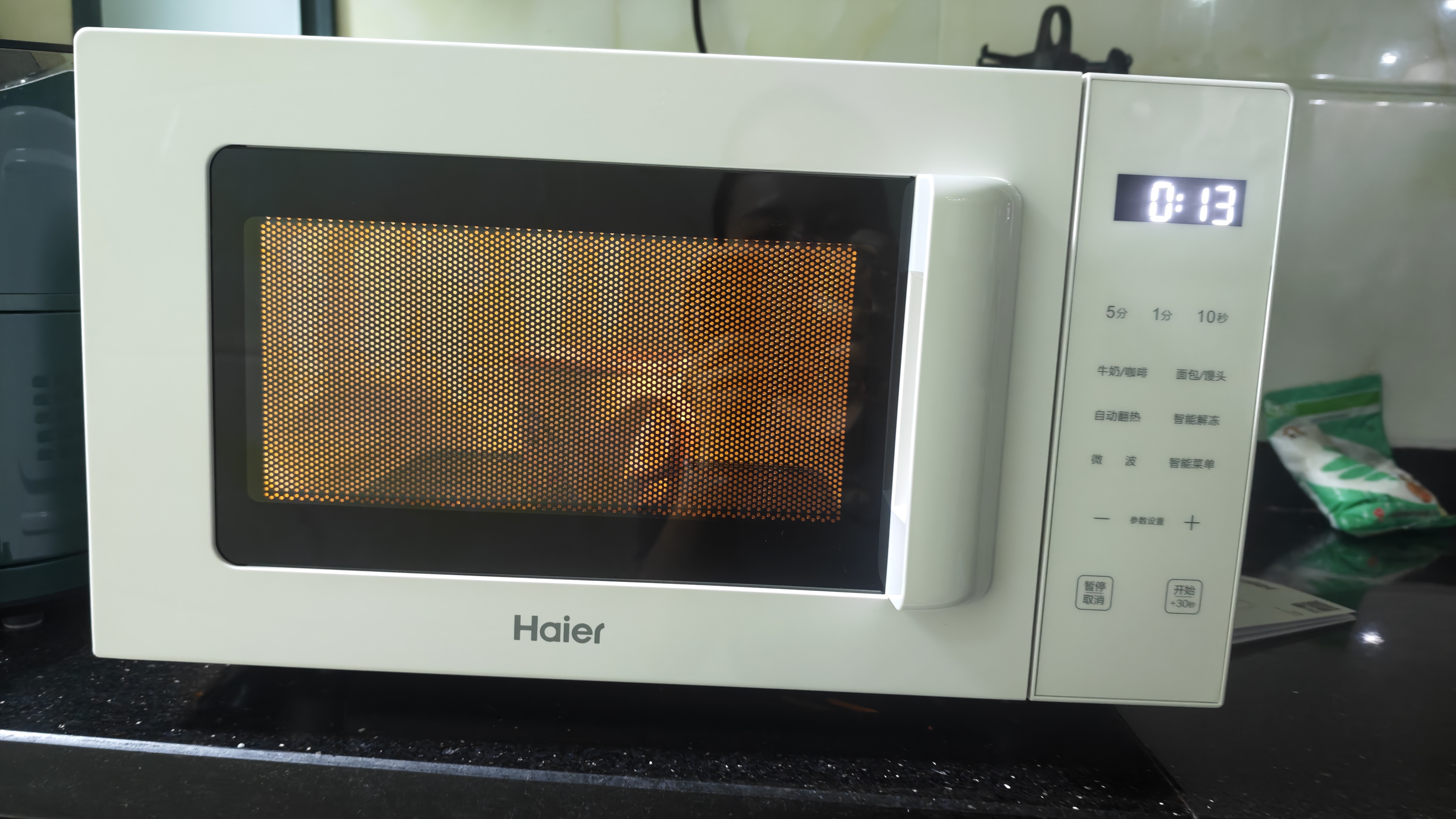 海尔（Haier）【价低头部主播9折】家用微波炉 20L平板式微波炉 360°加热易清洁内胆 HW-E20Y2W 实拍图