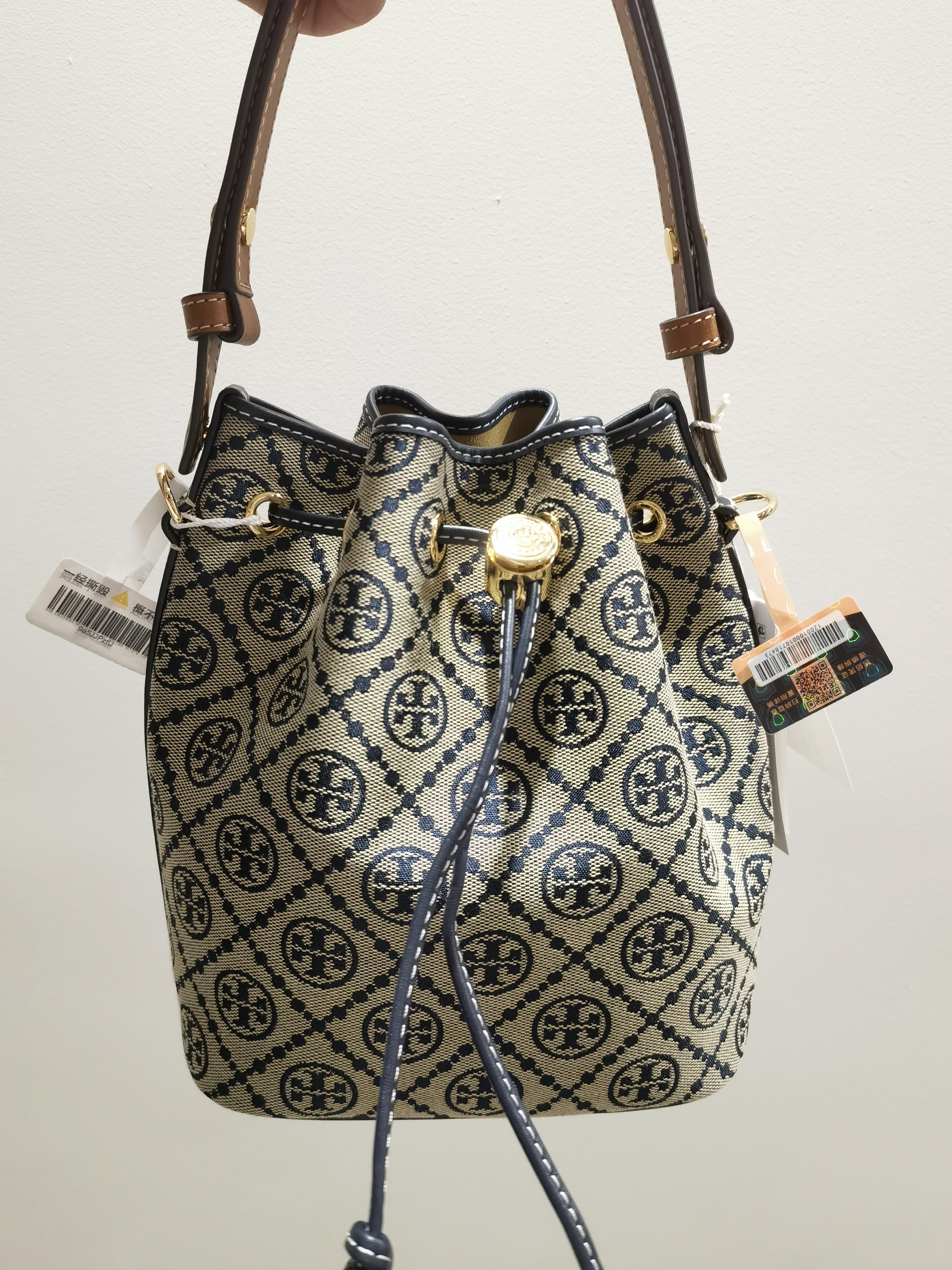 汤丽柏琦（Tory Burch）T Monogram 小号tb女包水桶包提花斜挎包海军蓝礼物新款 实拍图