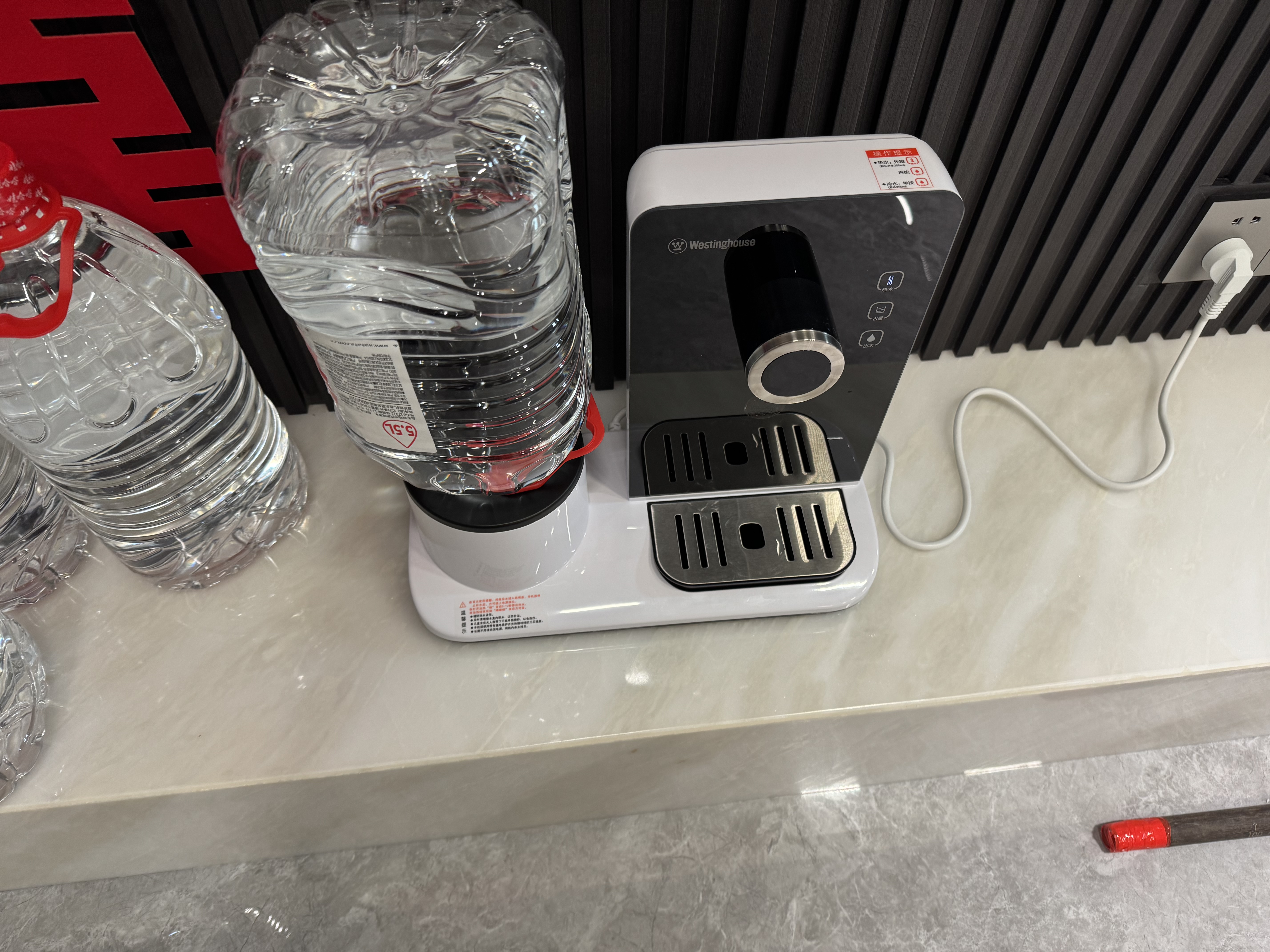 西屋（Westinghouse）即热式饮水机家用迷你小型台式桌面桶装矿泉水快速加热电烧开水恒温壶自动上水直饮办公室茶吧机器 WFH-T321黑色 即热型 实拍图